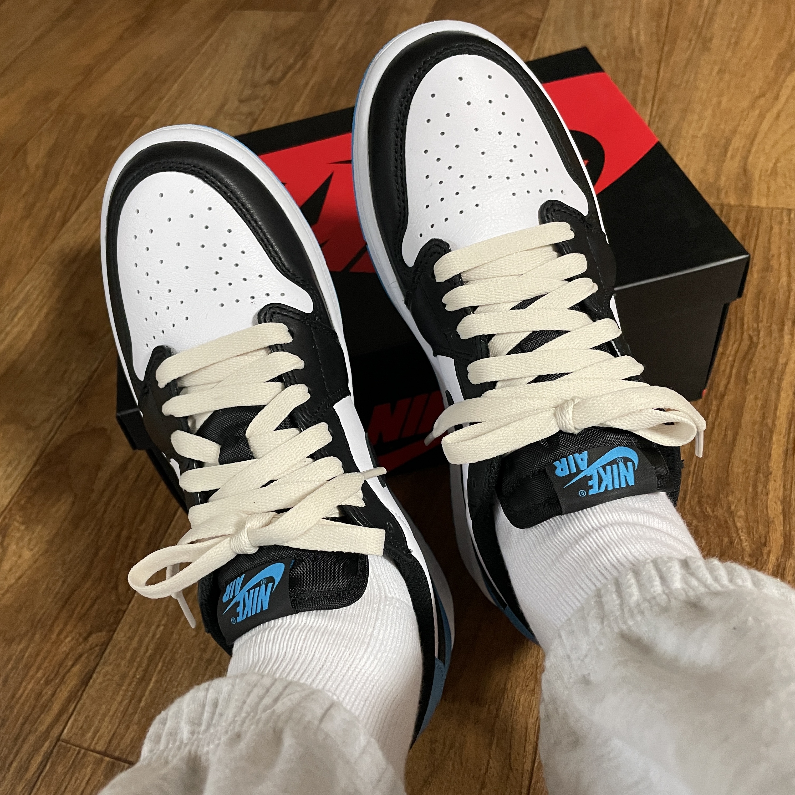 (W) Jordan 1 Retro Low OG Black and Dark Powder Blue 착용 스타일