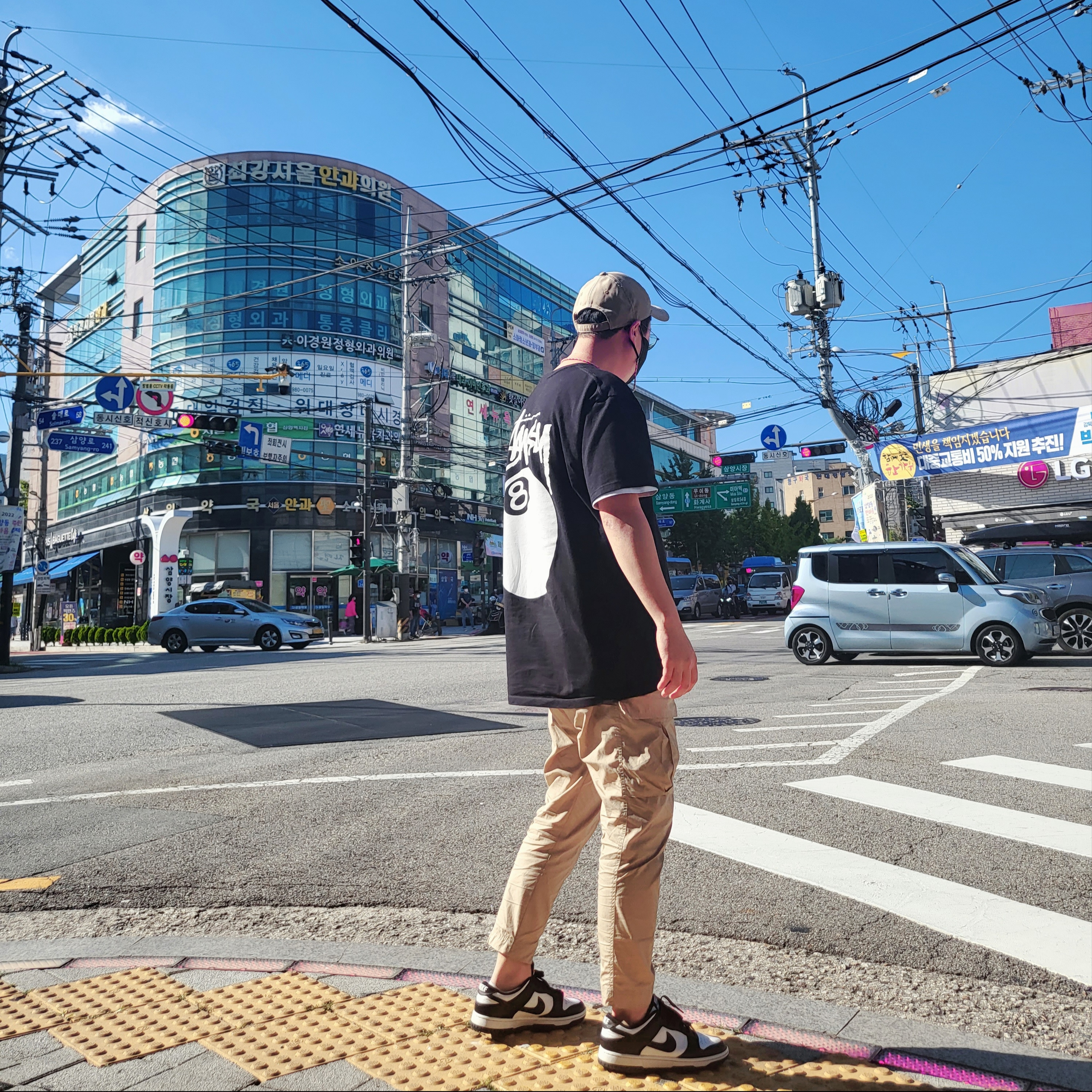 Stussy 8 Ball T-Shirt Black - 21SS, Nike Dunk Low Retro Black 착용 스타일 - 1
