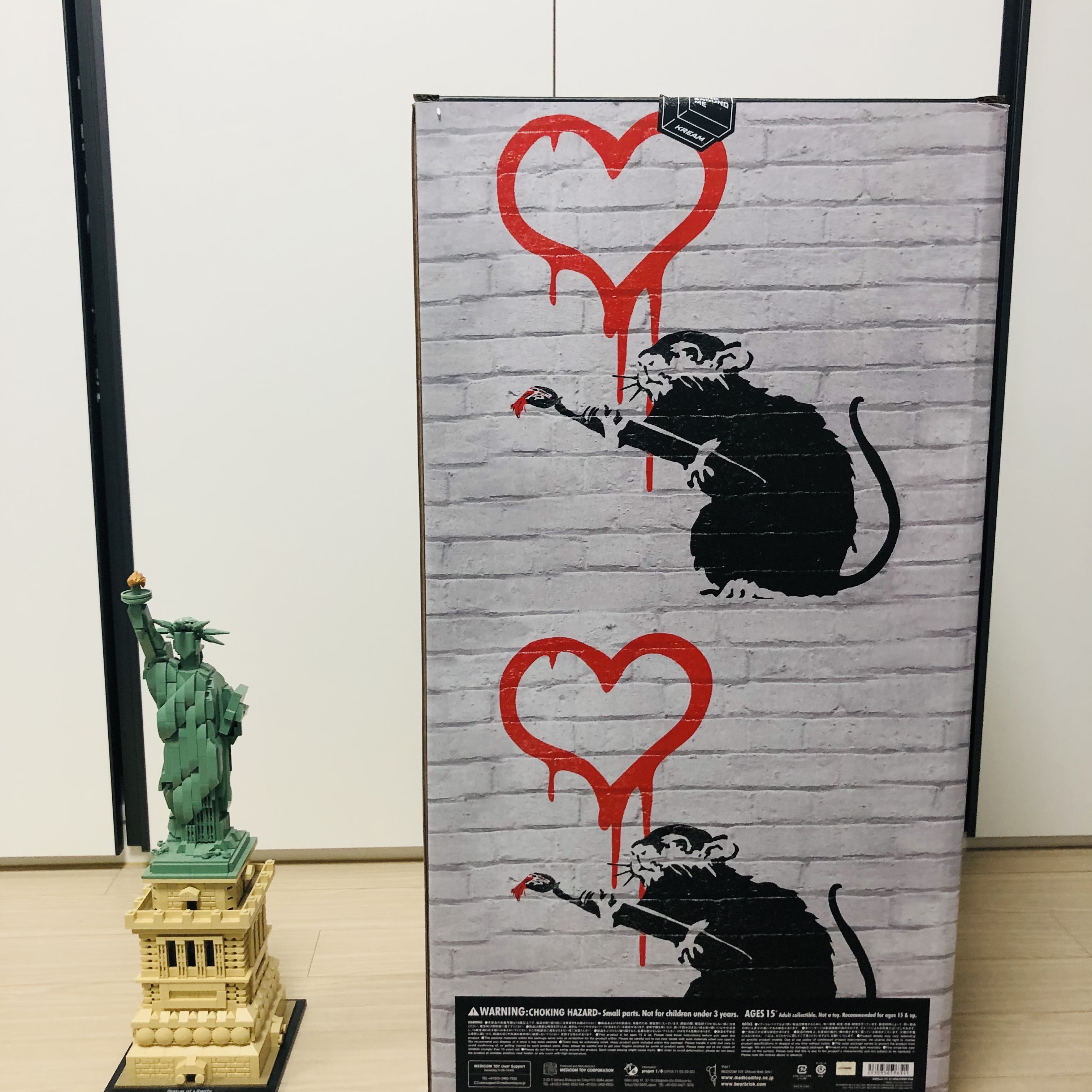Bearbrick Banksy Love Rat 1000% 착용 스타일 - 1