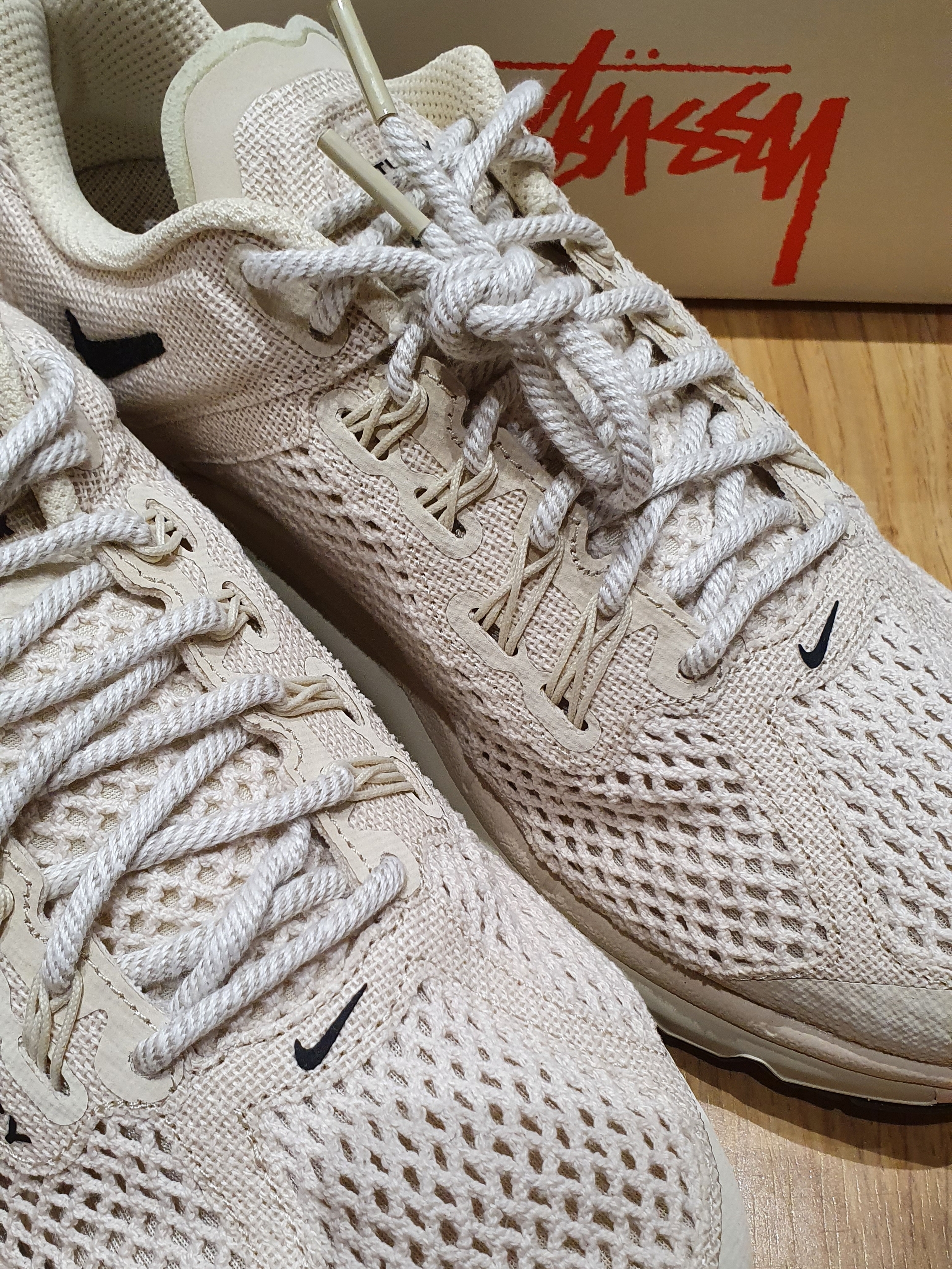 Nike x Stussy Air Max 2013 Fossil 착용 스타일 - 1