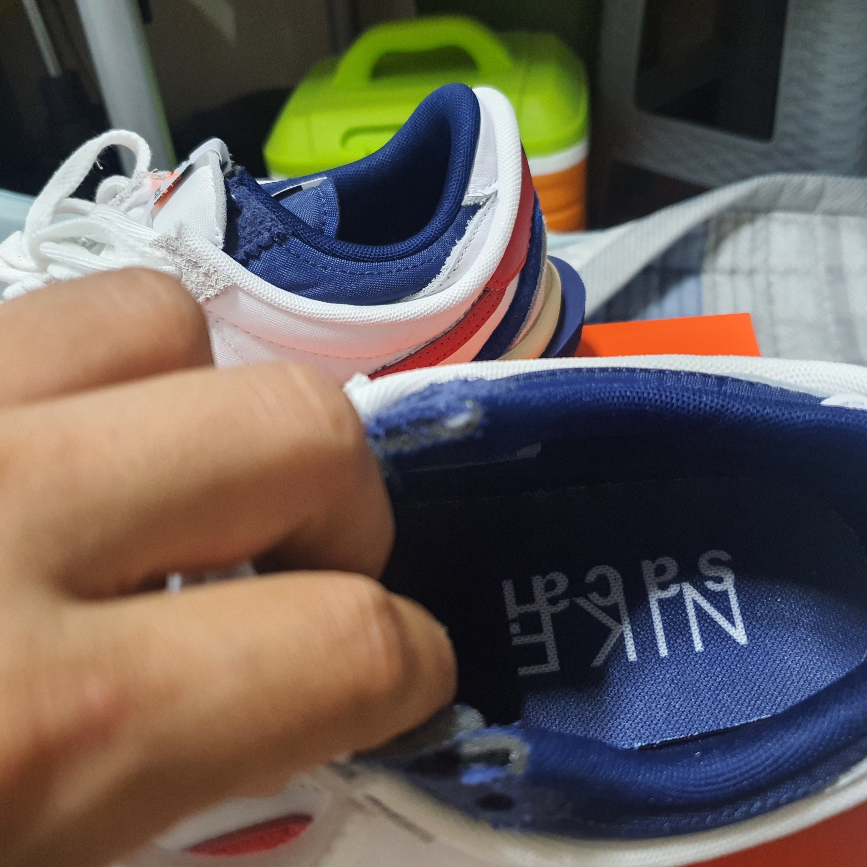 Nike x Sacai Zoom Cortez SP White and University Red 착용 스타일 - 3