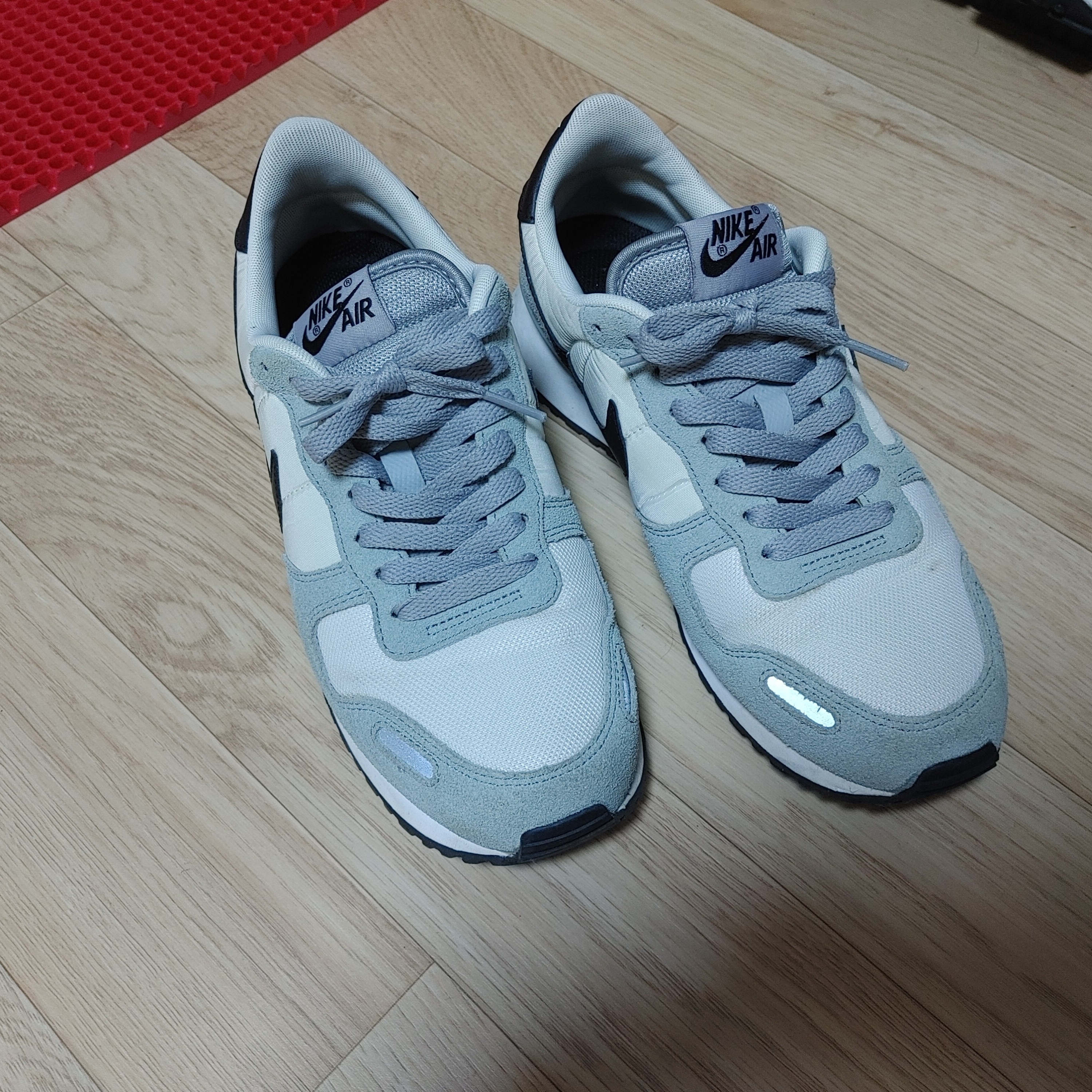Nike Air Vortex Wolf Grey Black White 착용 스타일