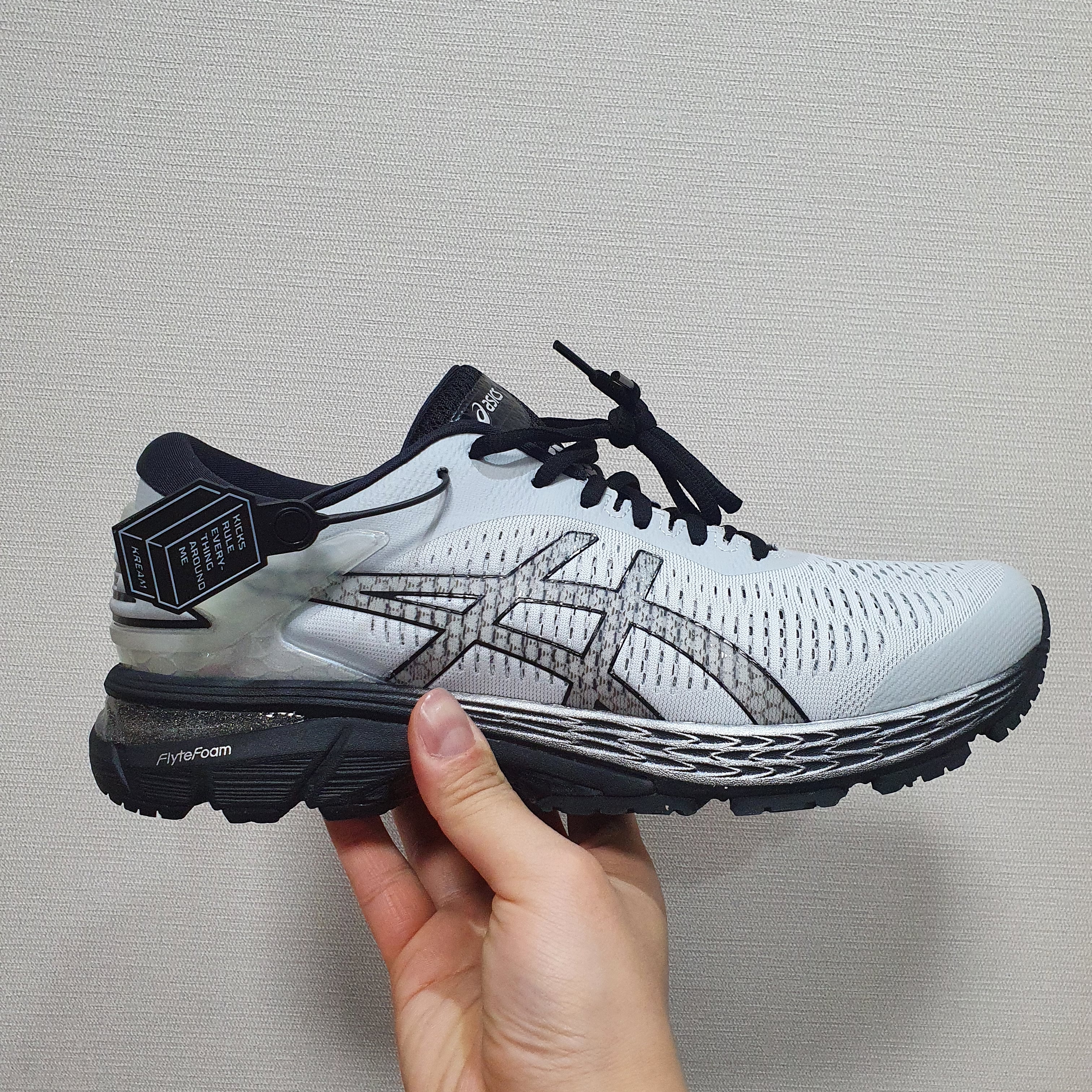 Asics Gel-Kayano 25 Glacier Grey 착용 스타일