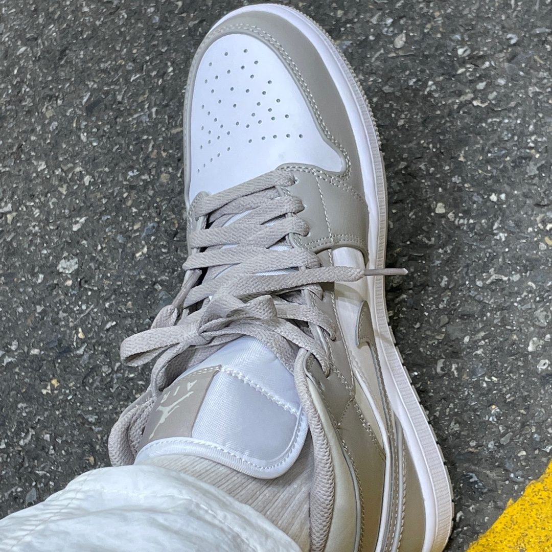Jordan 1 Mid College Grey 착용 스타일