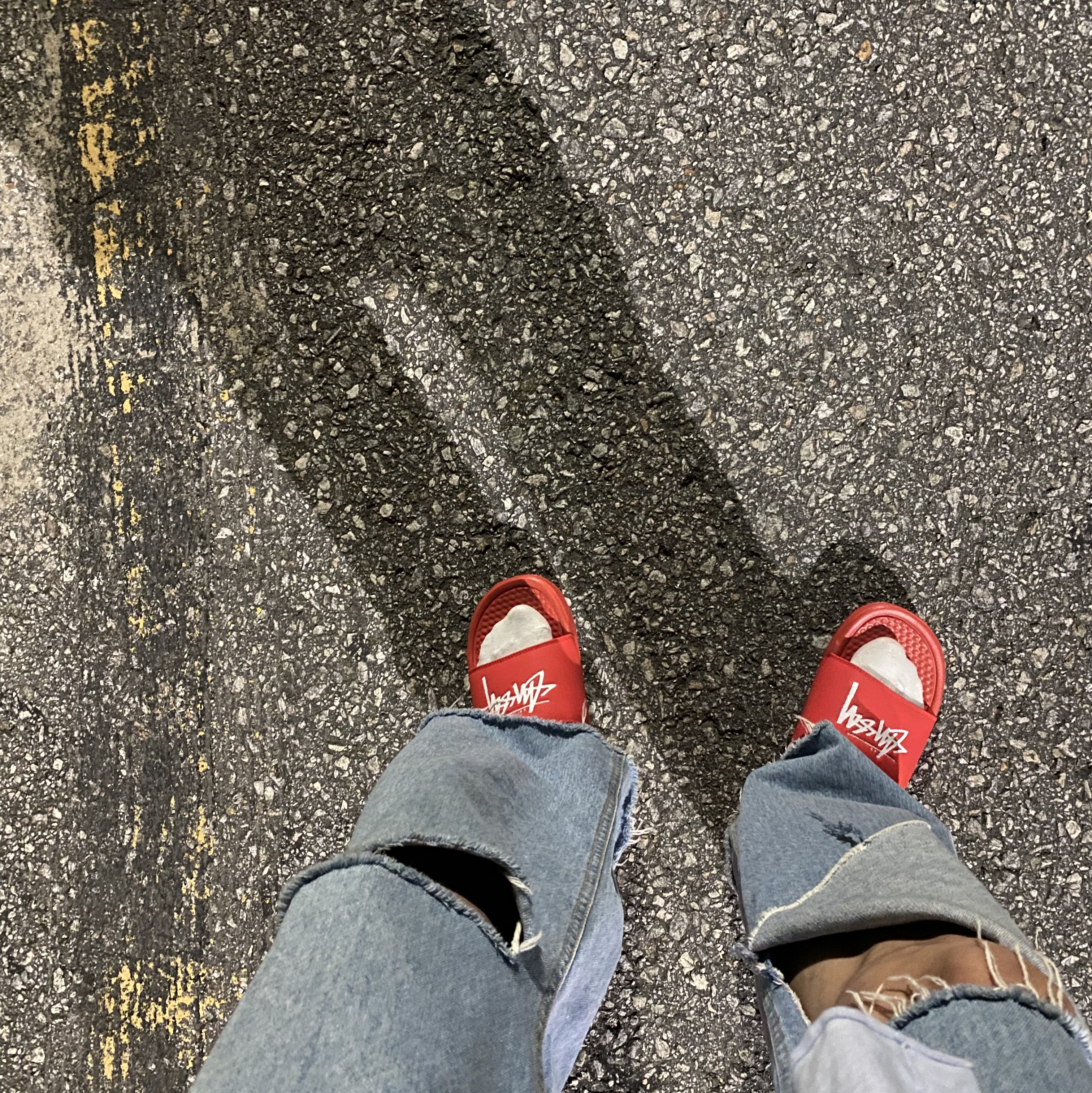Nike x Stussy Benassi Slide Habanero Red 착용 스타일