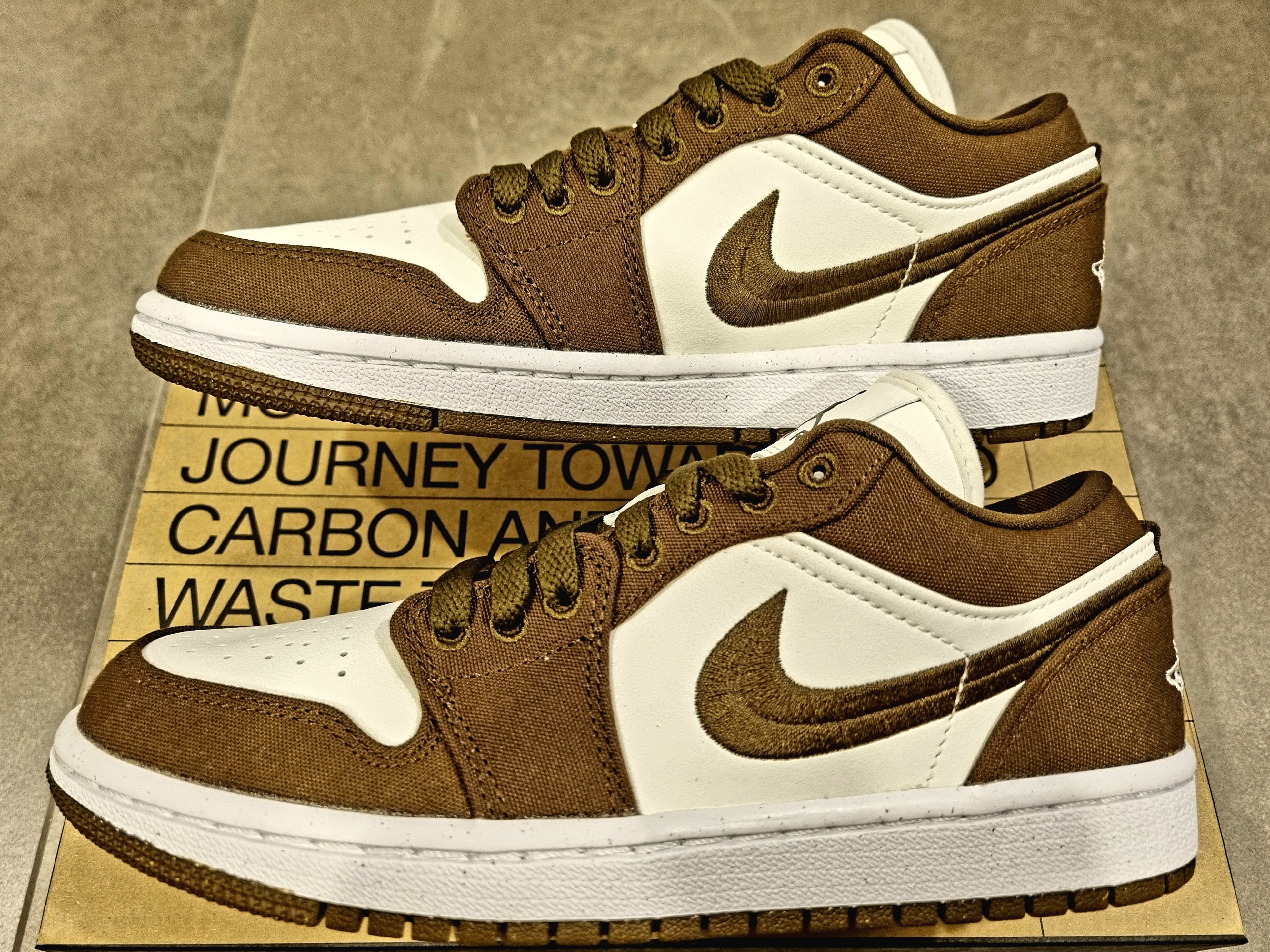 (W) Jordan 1 Low SE Light Olive 착용 스타일 - 2