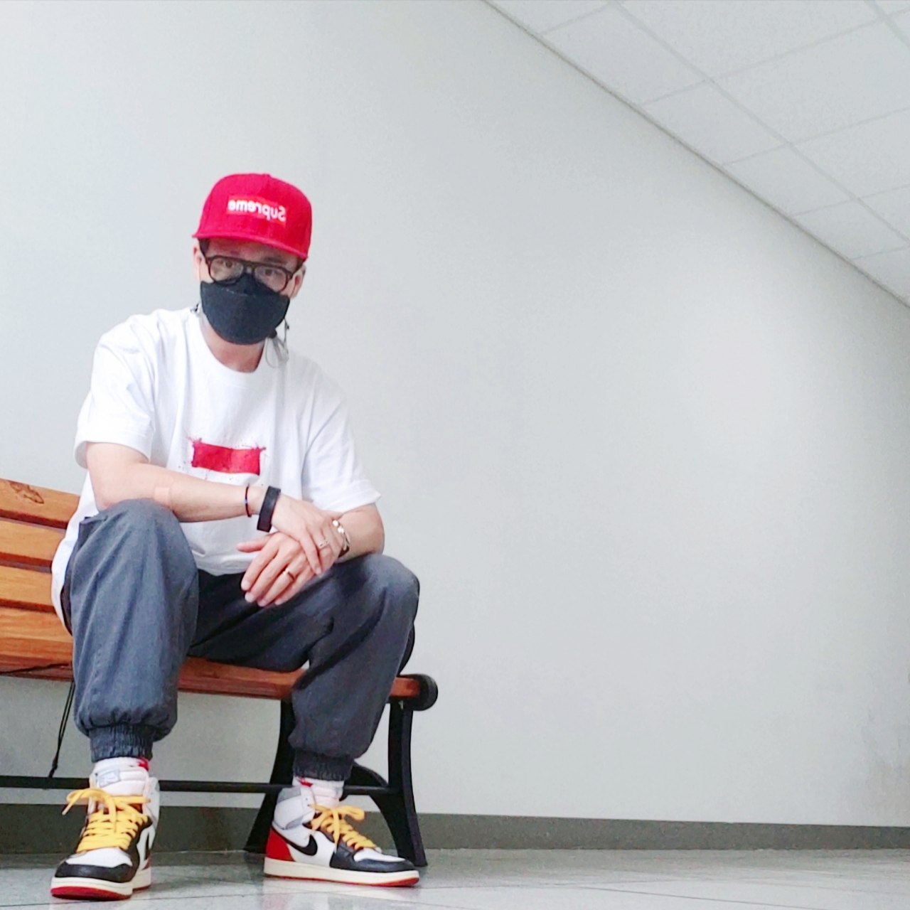 Jordan 1 x Union Retro High Black Toe, Supreme Ralph Steadman Box Logo T-Shirt White - 22SS 착용 스타일