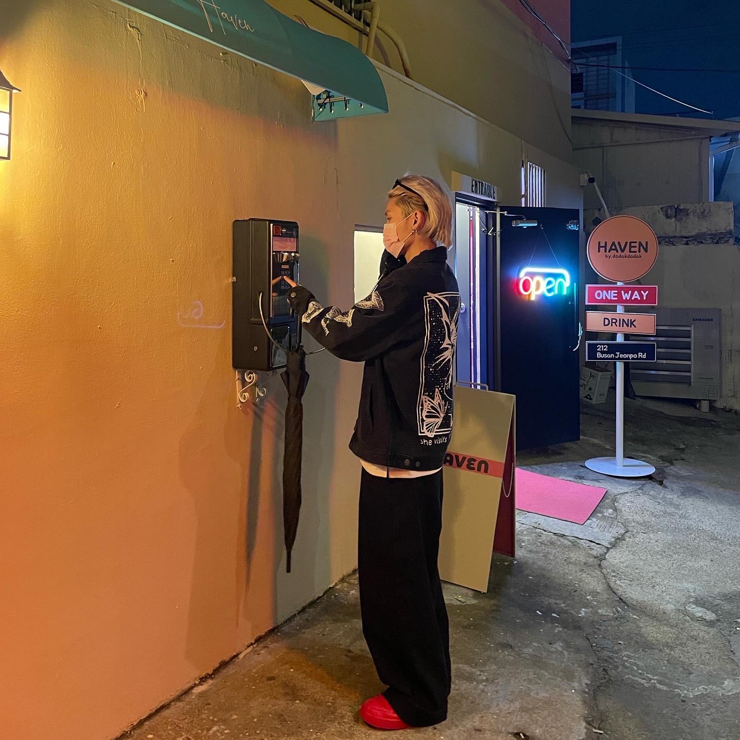 Nike Air Force 1 '07 LV8 Low 1 Triple Red 착용 스타일 - 1