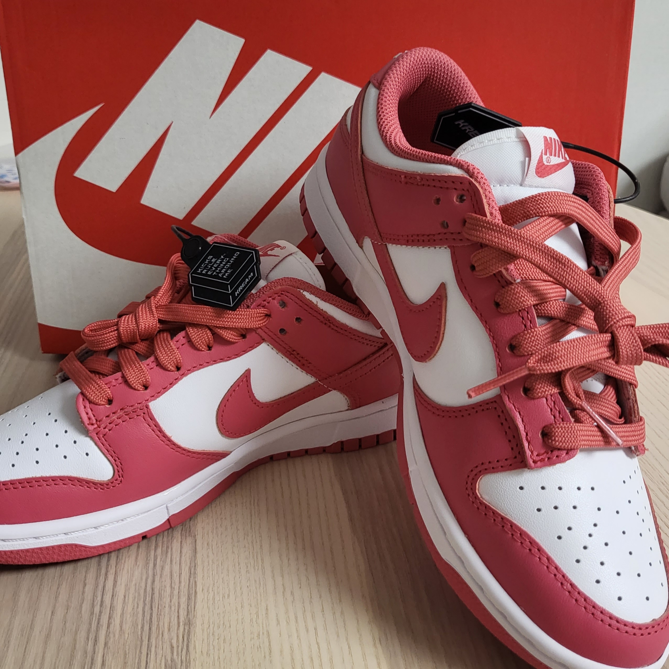 (W) Nike Dunk Low Archeo Pink 착용 스타일 - 2