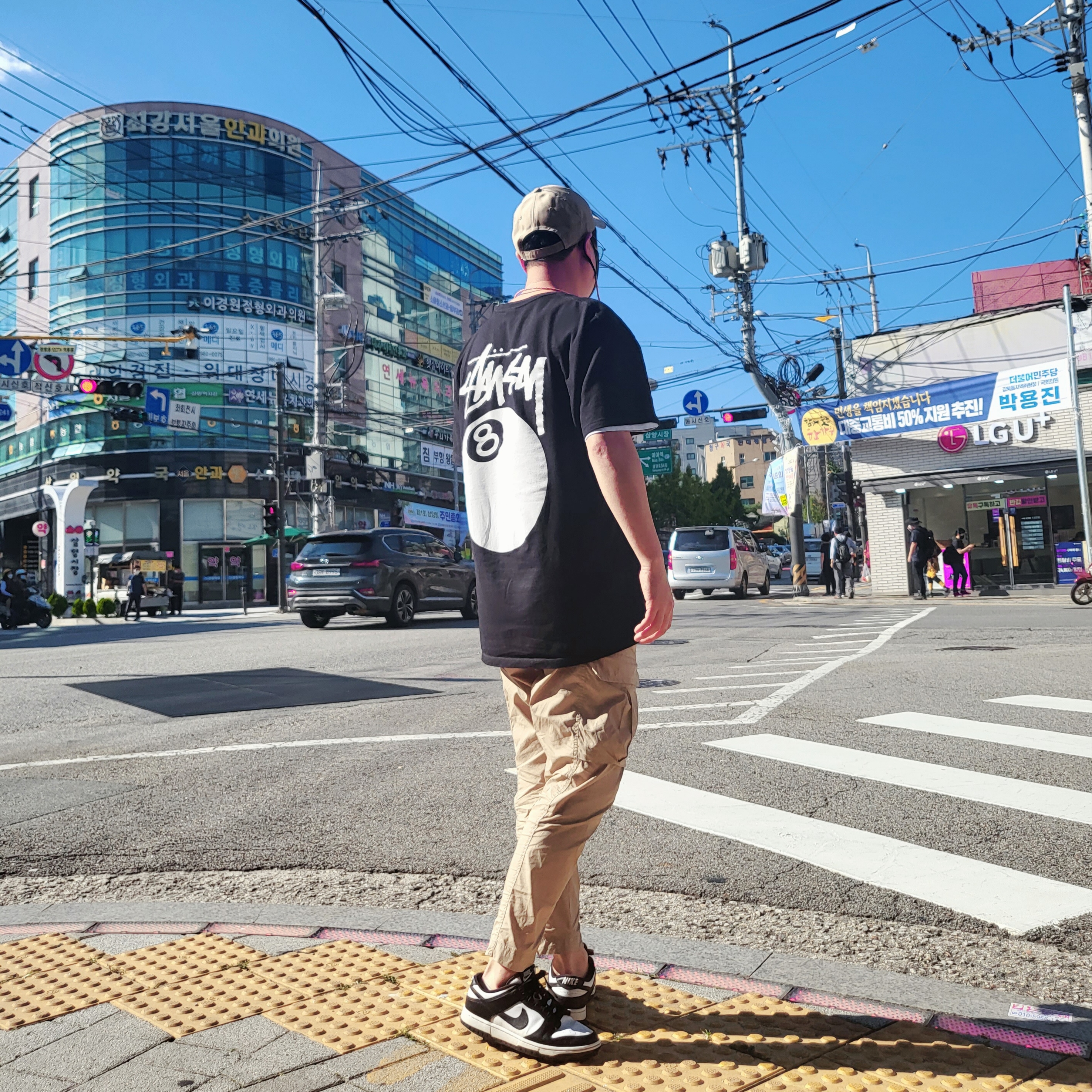Stussy 8 Ball T-Shirt Black - 21SS, Nike Dunk Low Retro Black 착용 스타일 - 2