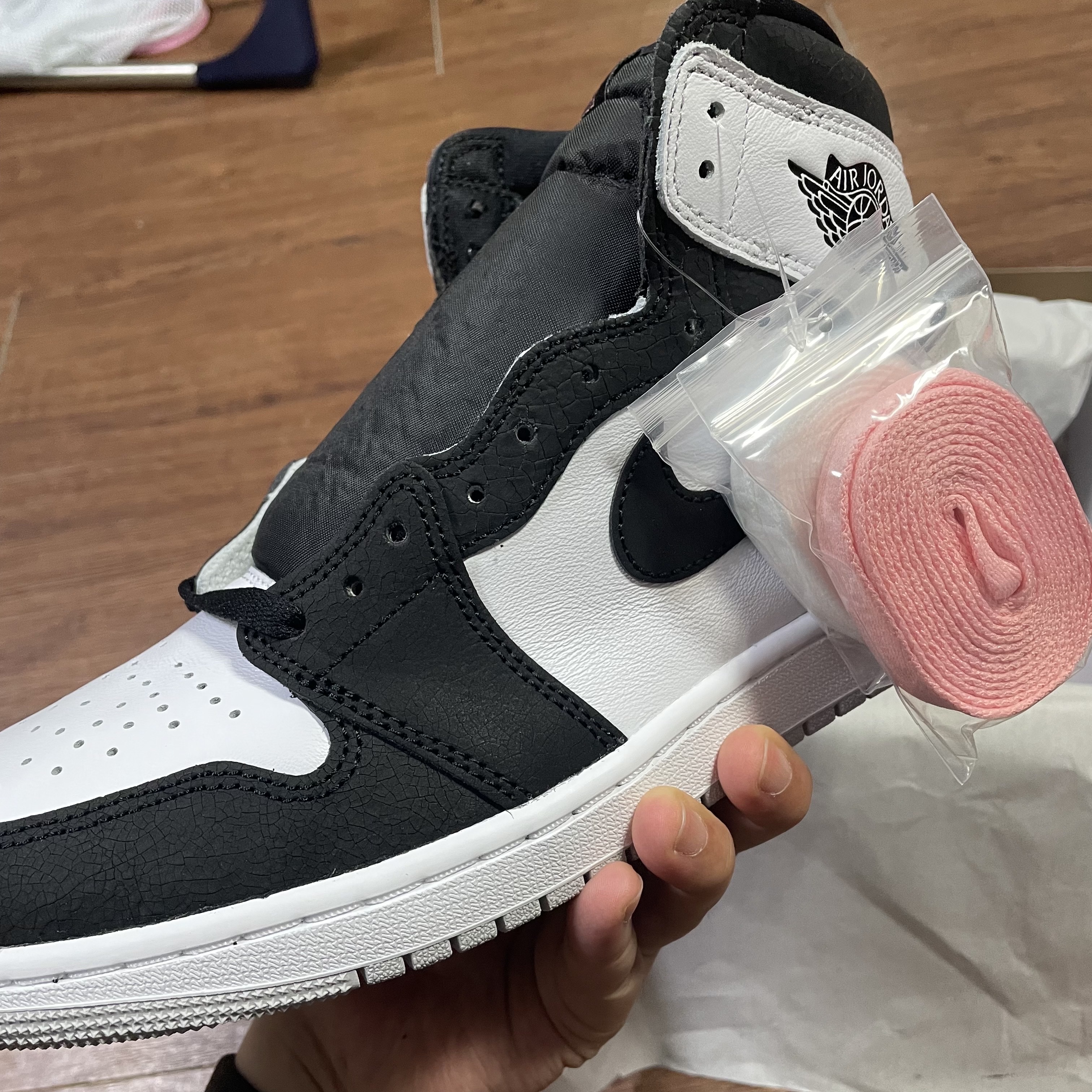 Jordan 1 Retro High OG Bleached Coral 착용 스타일 - 2