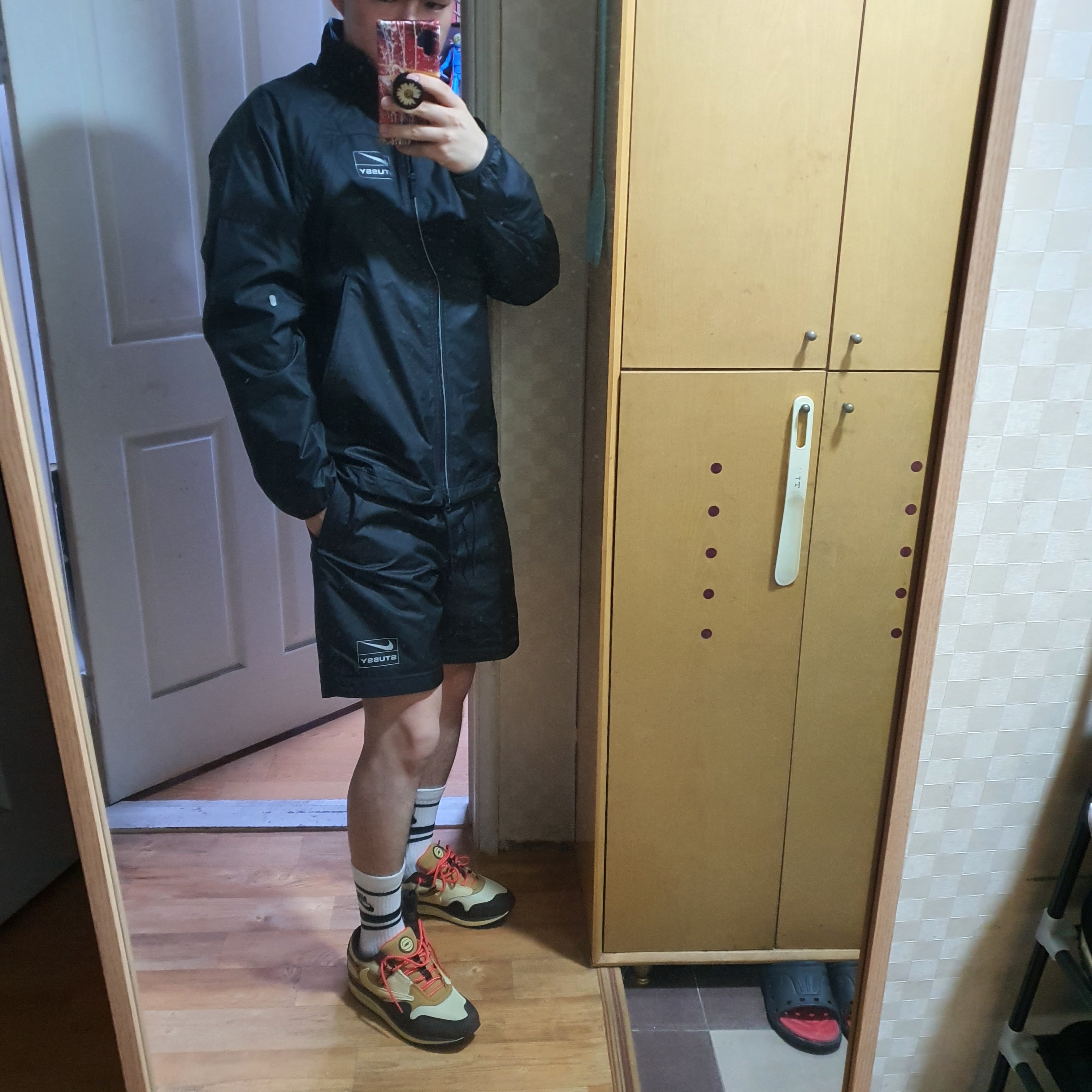 Nike x Stussy NRG FL Storm-Fit Jacket Black (DO5304-010), Nike x Stussy NRG FL Storm-Fit Pants Black (DO7170-010) 착용 스타일