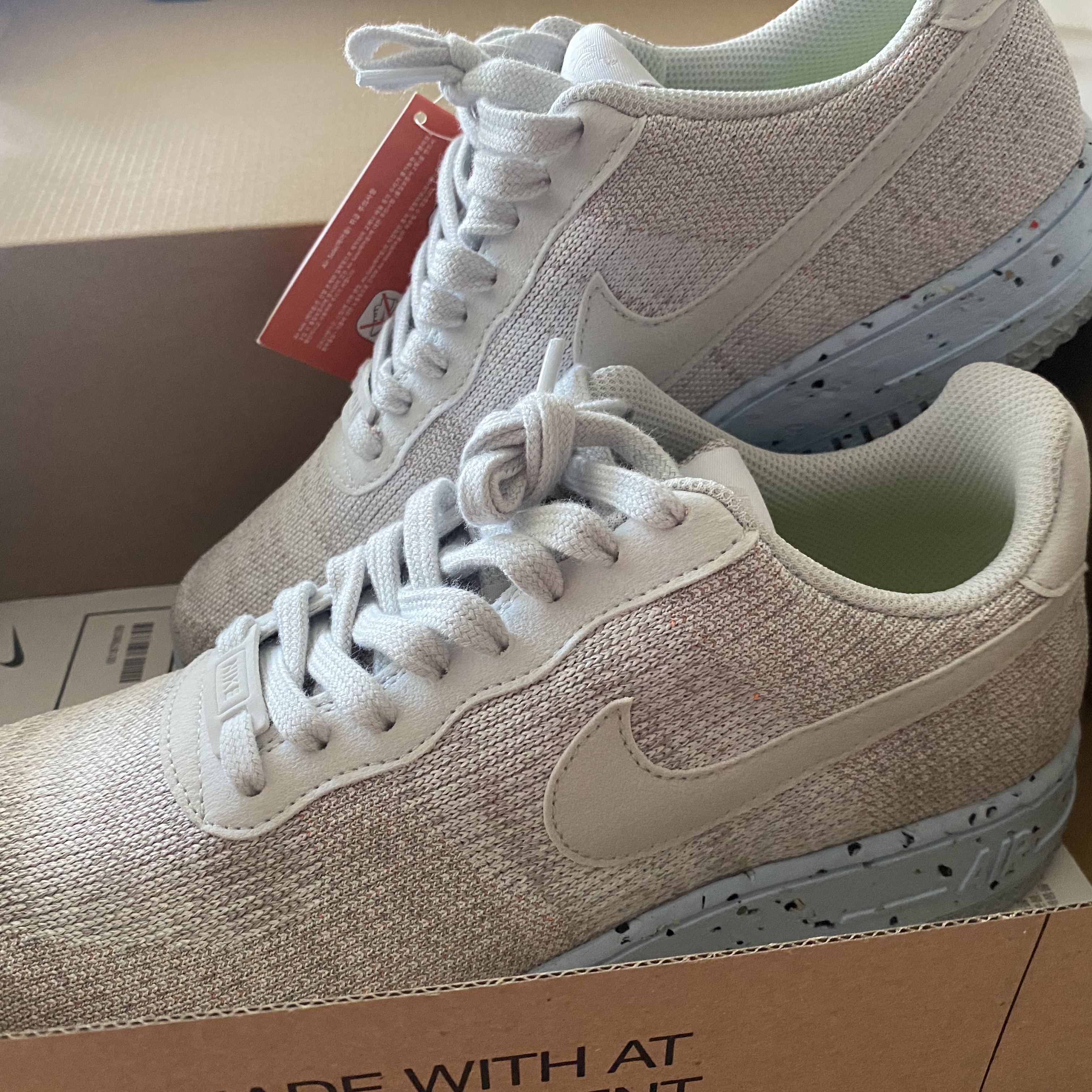 Nike Air Force 1 Crater Flyknit Photon Dust 착용 스타일