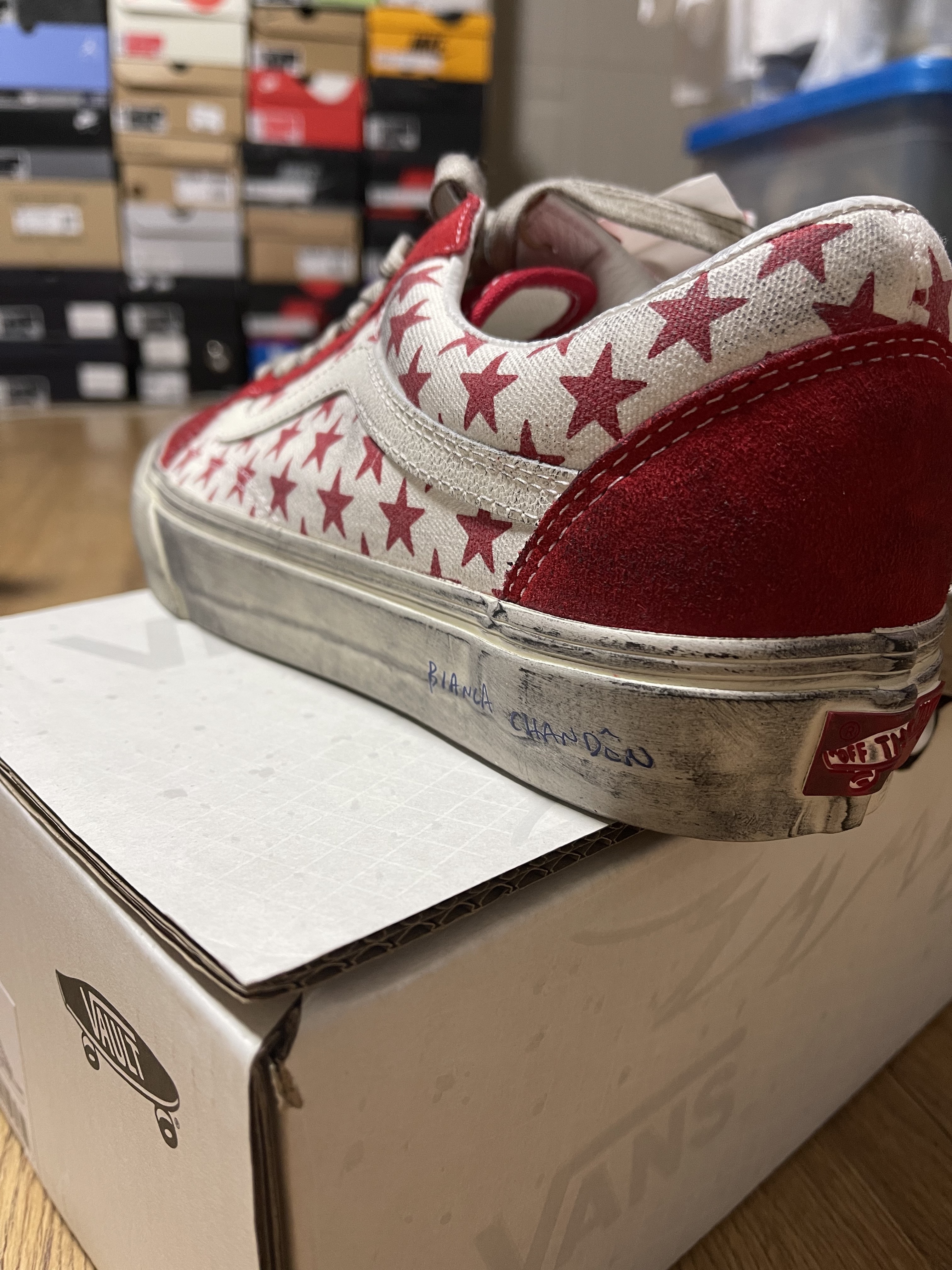 Vans Vault x Bianca Chandon Old Skool LX Stressed Red White 착용 스타일 - 1