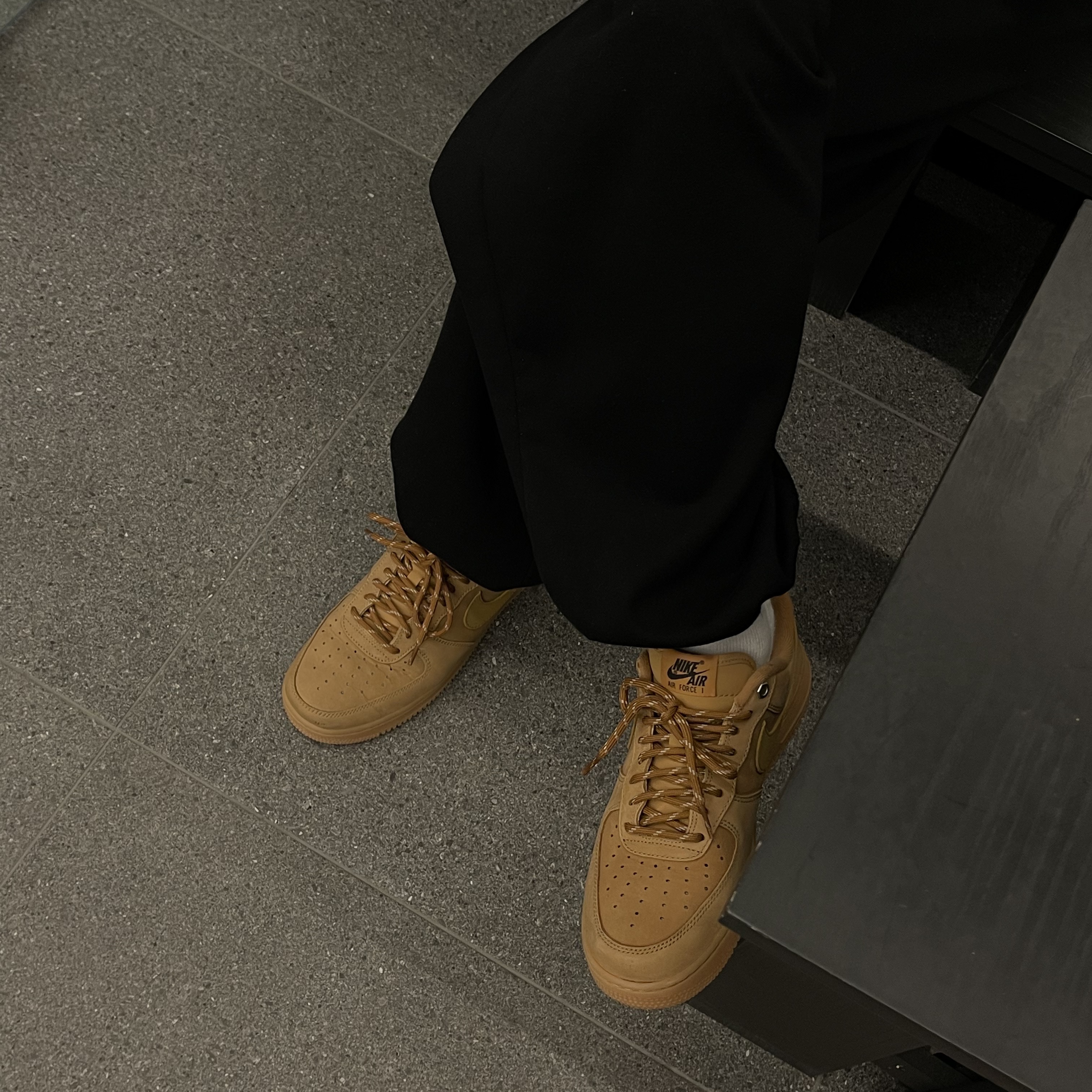 Nike Air Force 1 '07 WB Flax 착용 스타일 - 2
