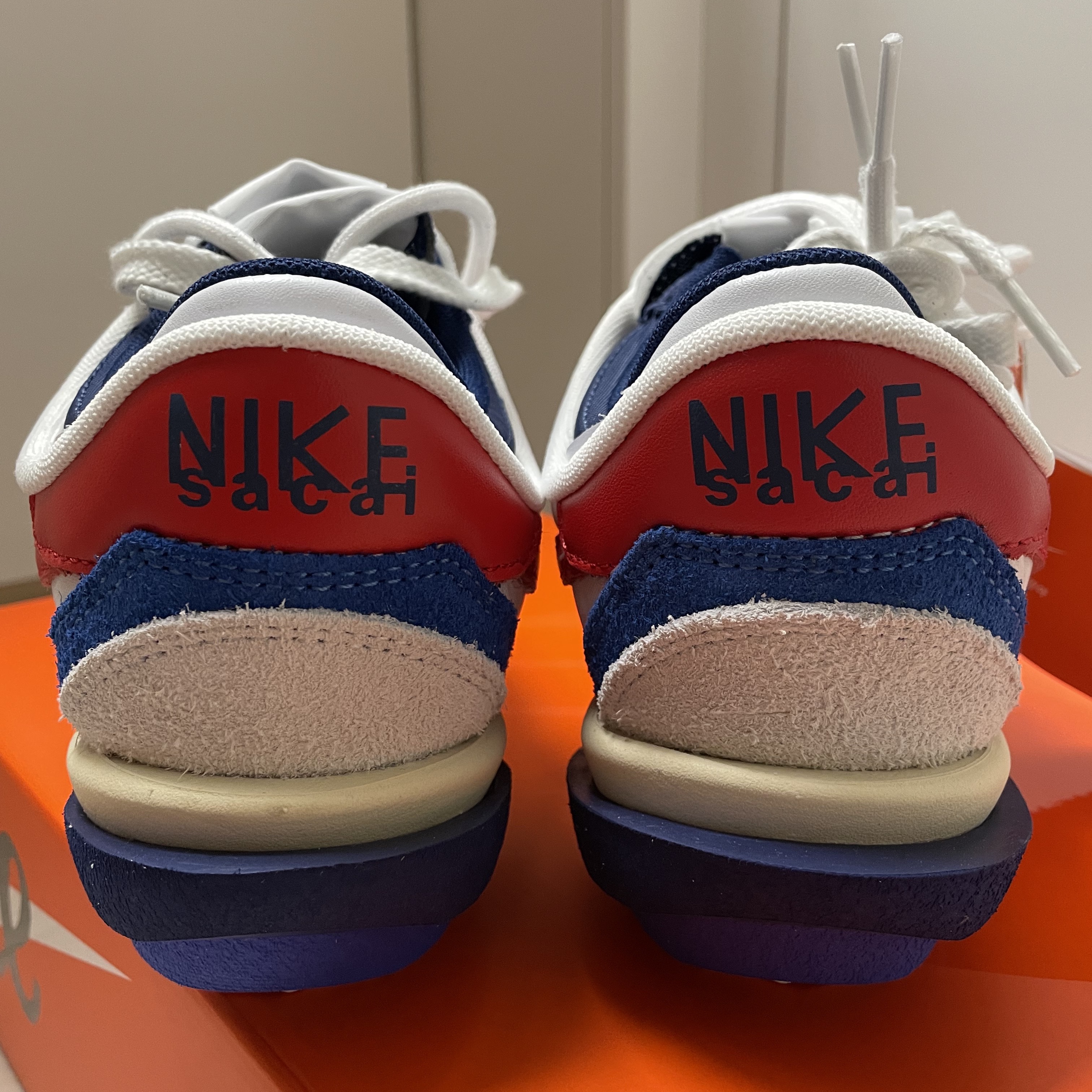Nike x Sacai Zoom Cortez SP White and University Red 착용 스타일 - 3