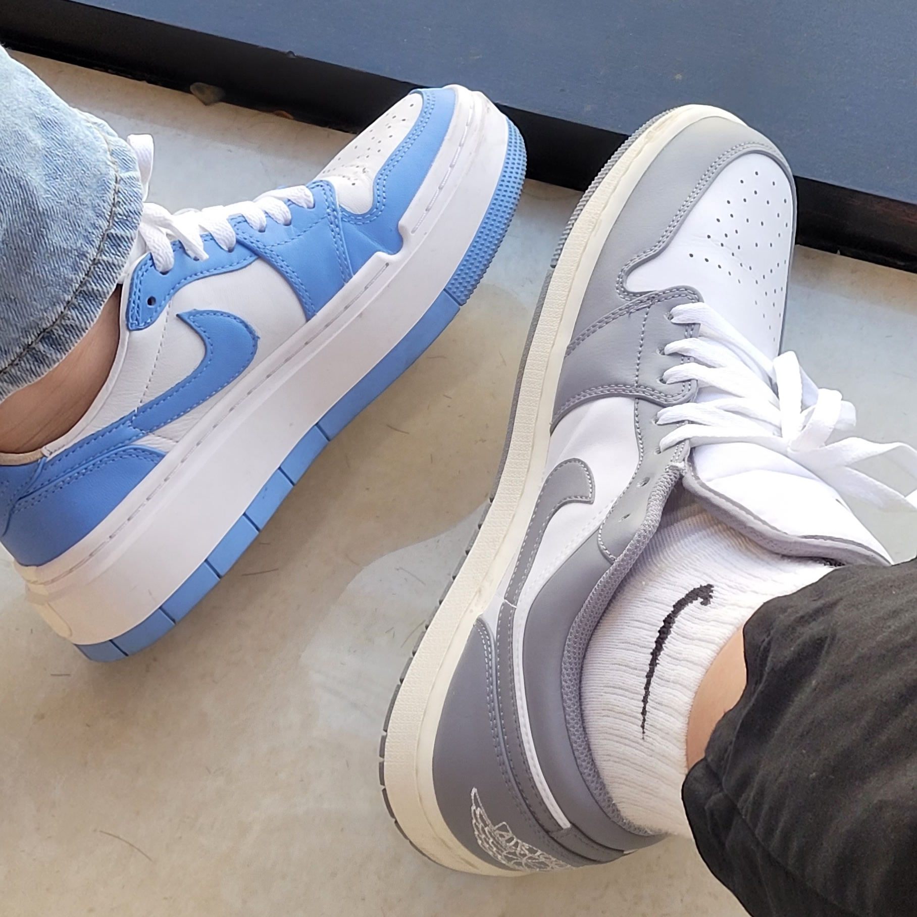 Jordan 1 Low Stealth and White, Jordan 1 x Travis Scott Retro Low OG SP Sail and Ridgerock 착용 스타일 - 3
