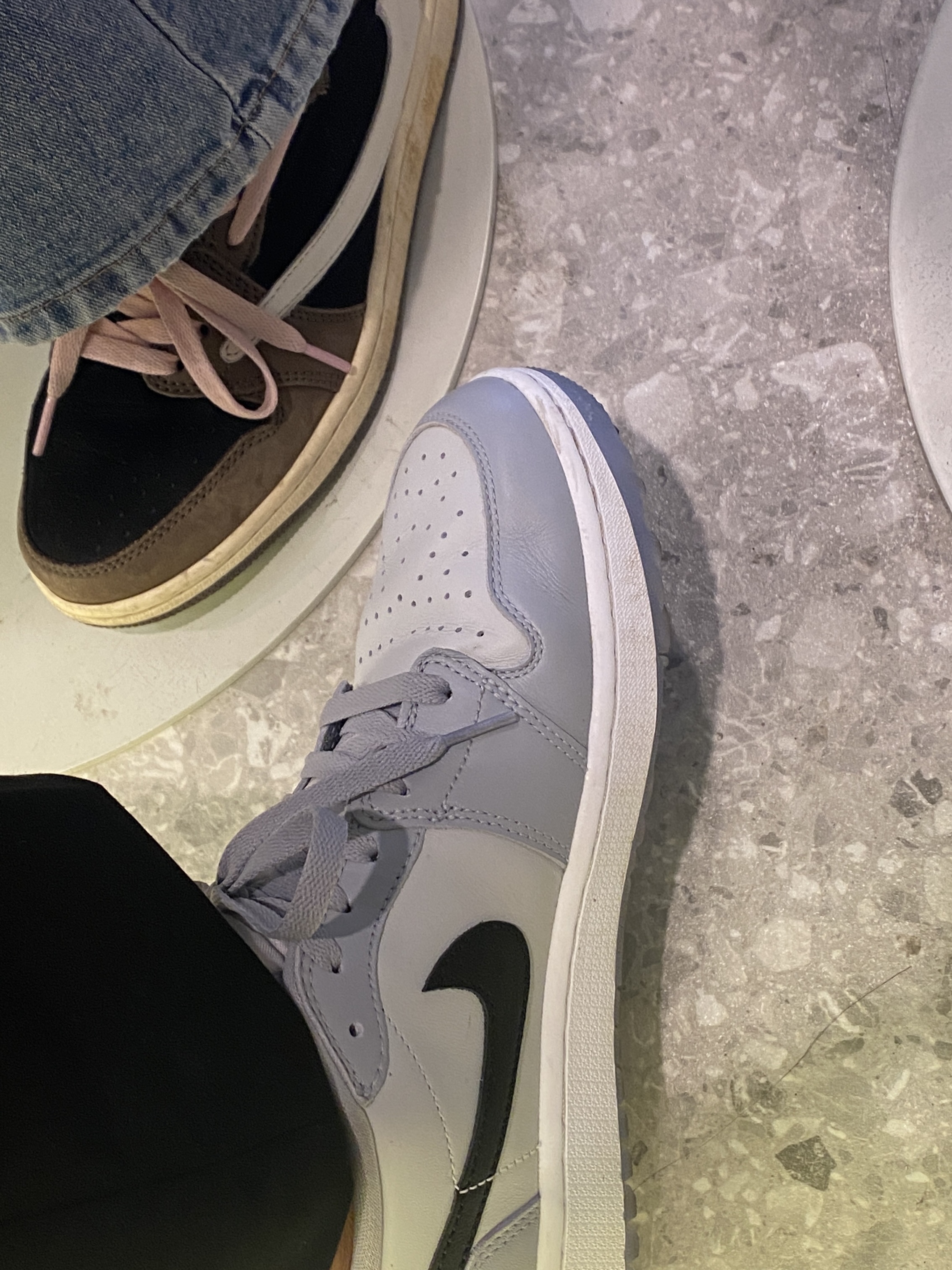 Jordan 1 Low Golf Wolf Grey, Jordan 1 x Travis Scott Retro Low OG SP Mocha 착용 스타일
