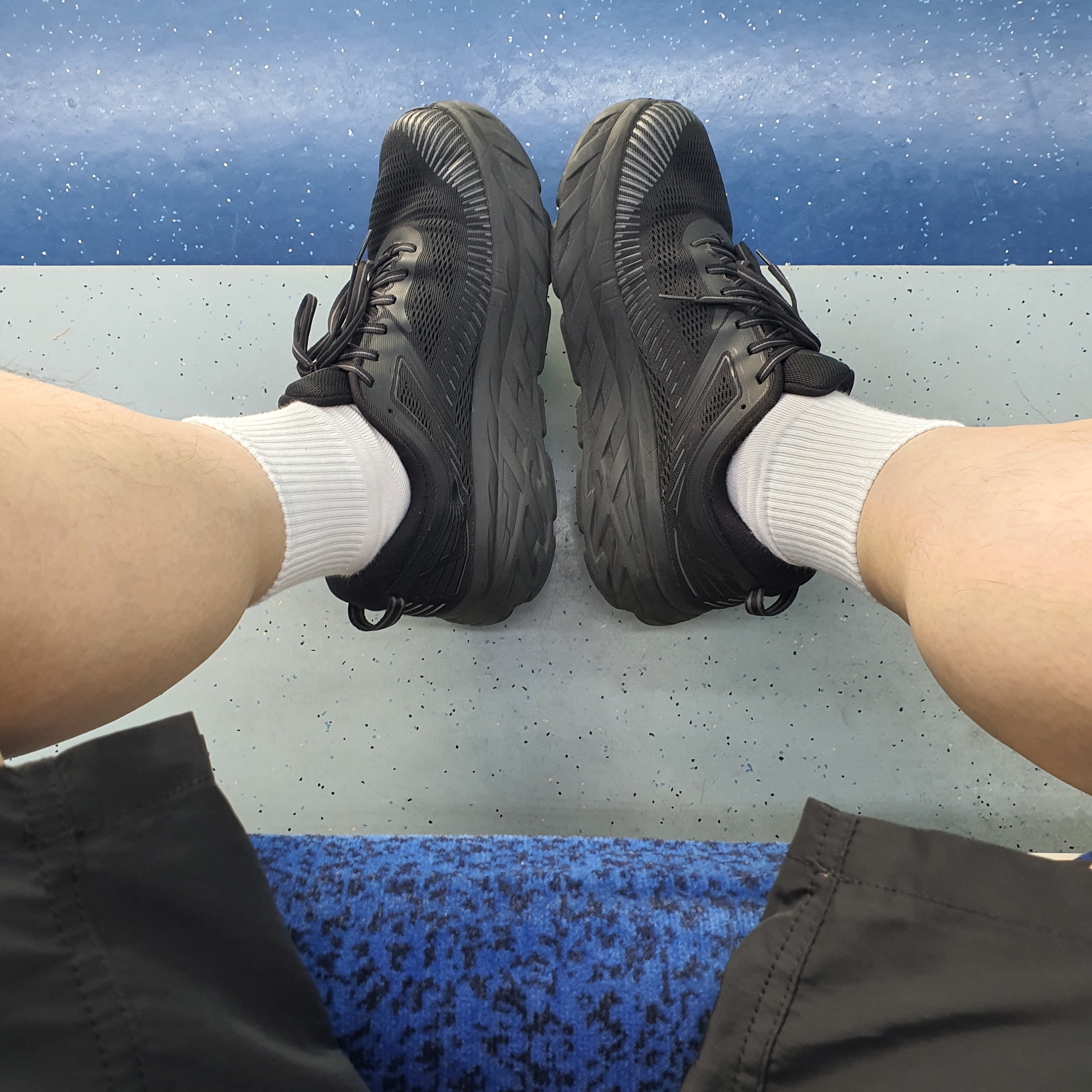 Hoka Bondi 7 Black - Wide 착용 스타일 - 1