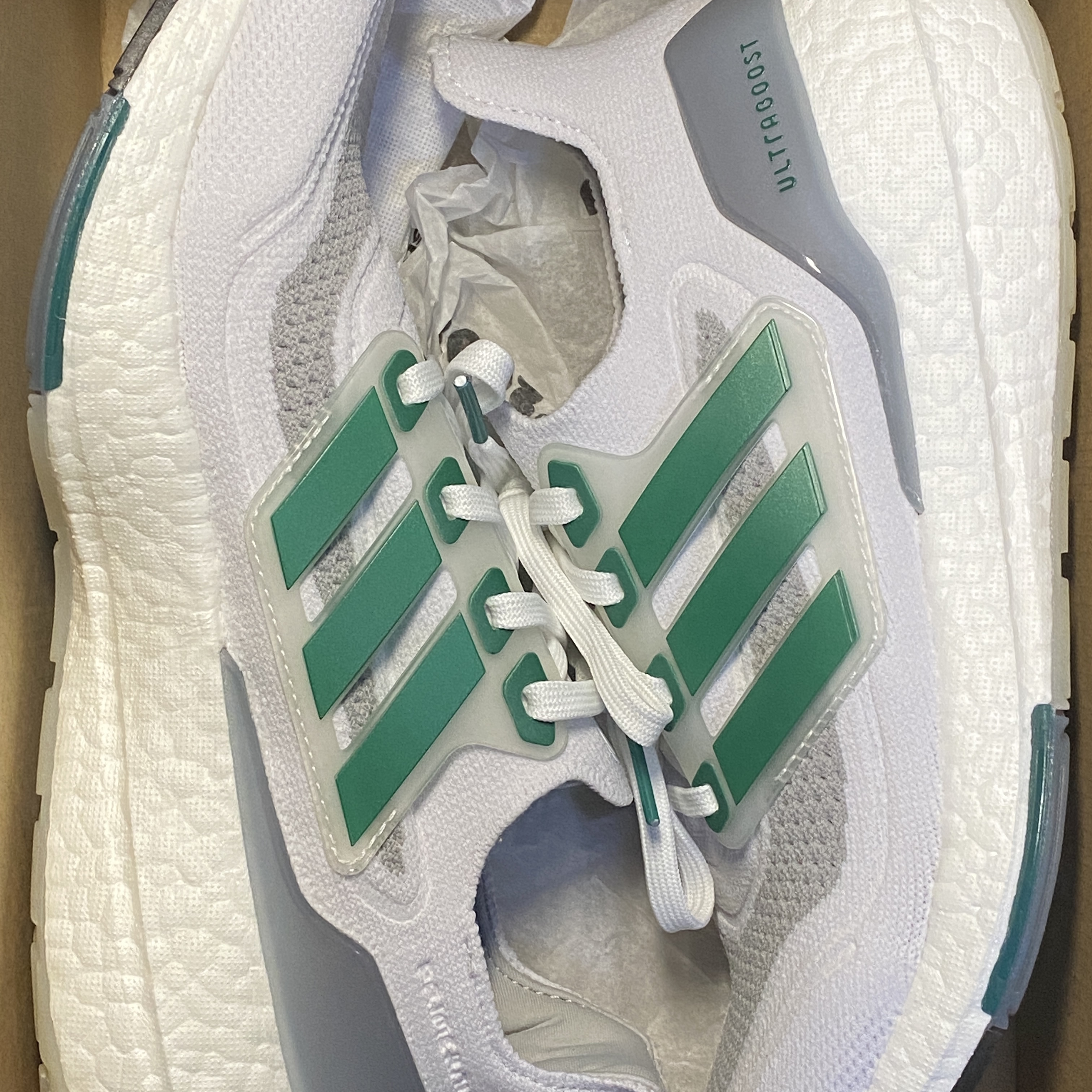 Adidas UltraBoost 21 White Sub Green 착용 스타일 - 1