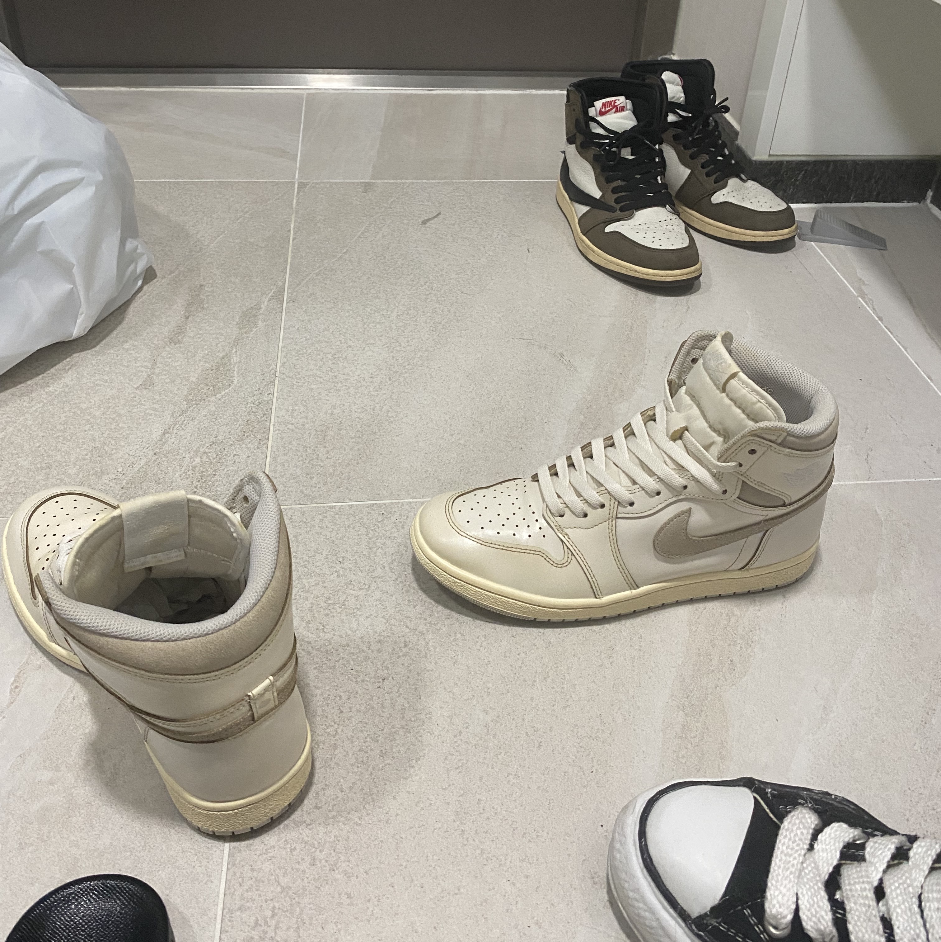 Jordan 1 High 85 Neutral Grey, Jordan 1 x Travis Scott Retro High OG SP Mocha 착용 스타일