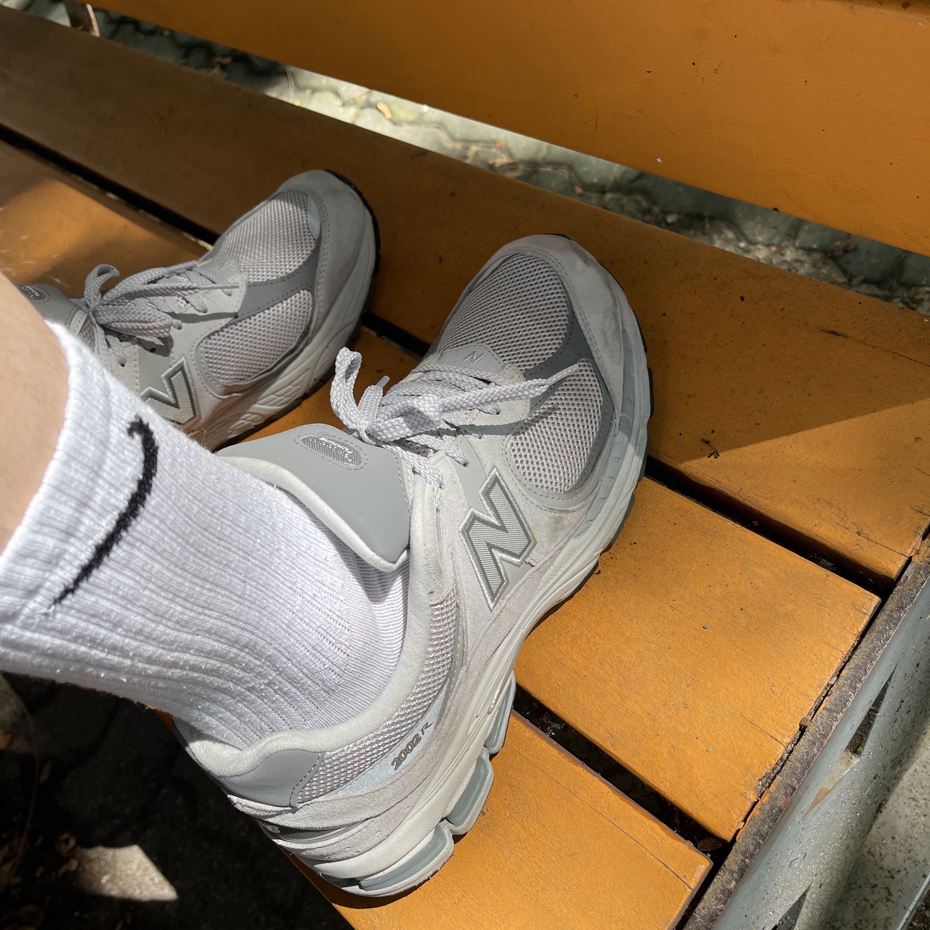 New Balance 2002R T2 Gray 착용 스타일 - 3