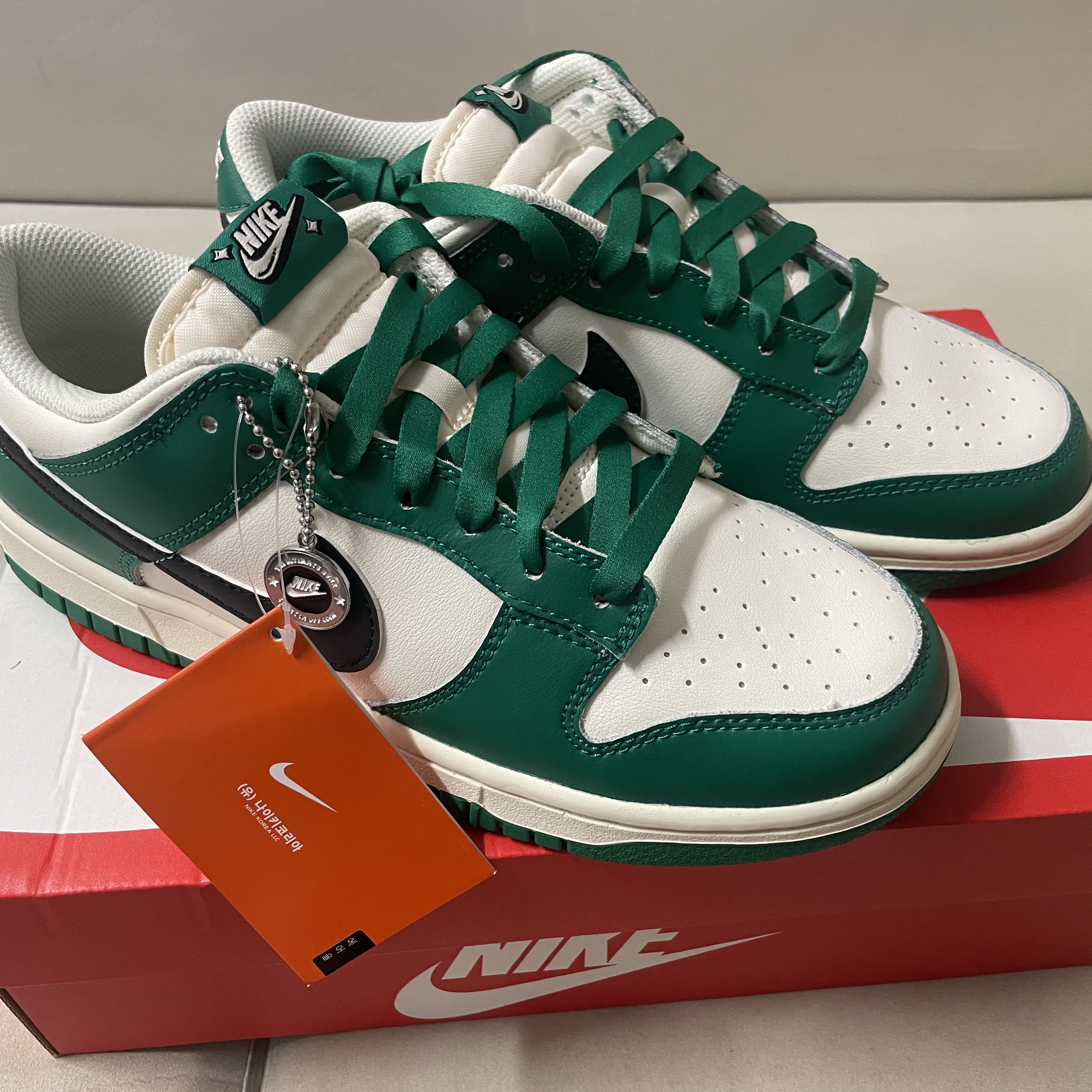 Nike Dunk Low Retro SE Jackpot Malachite 착용 스타일 - 2