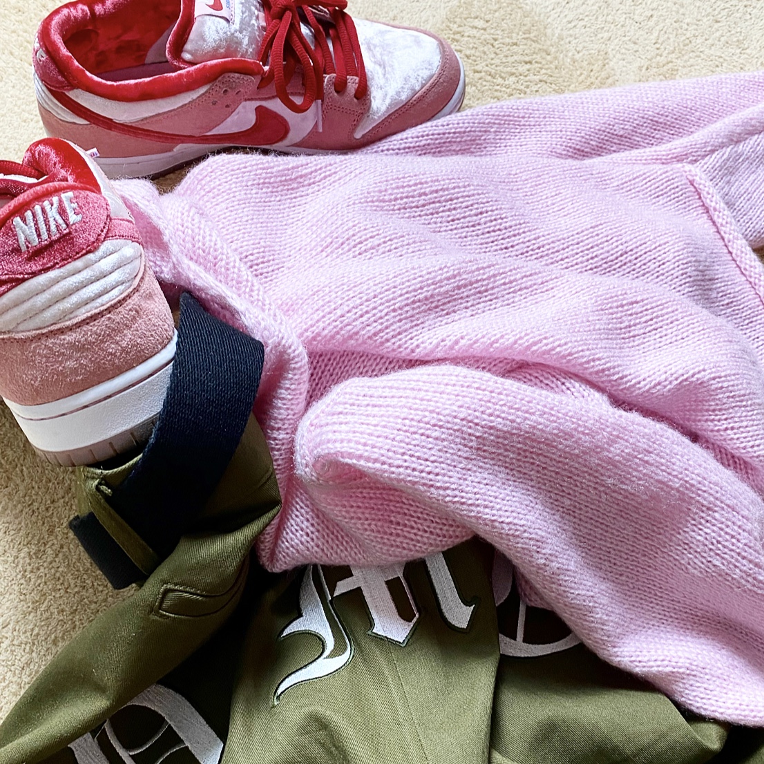 Nike x StrangeLove SB Dunk Low Pink (Regular Box), Peaceminusone Work Pants #1 Khaki 착용 스타일 - 3