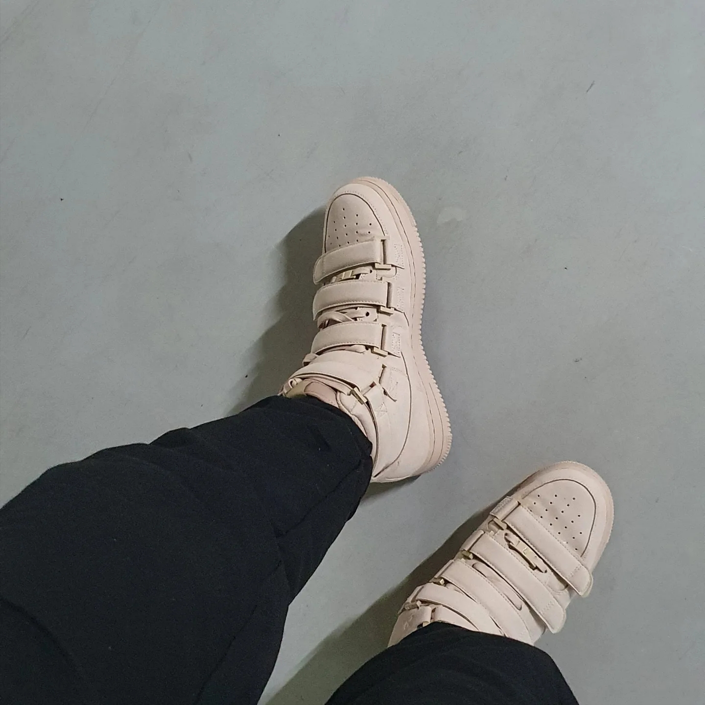 Nike x Billie Eilish Air Force 1 High '07 SP Mushroom 착용 스타일