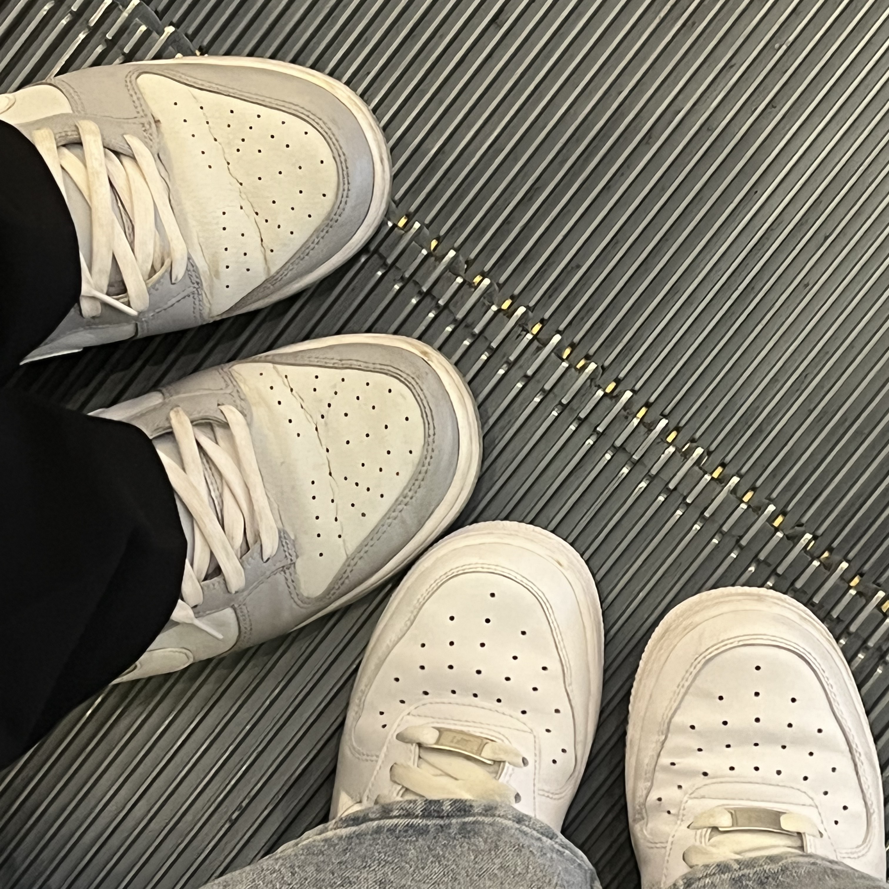 (W) Nike Air Force 1 '07 Low White, Nike Dunk Low Retro Wolf Grey 착용 스타일