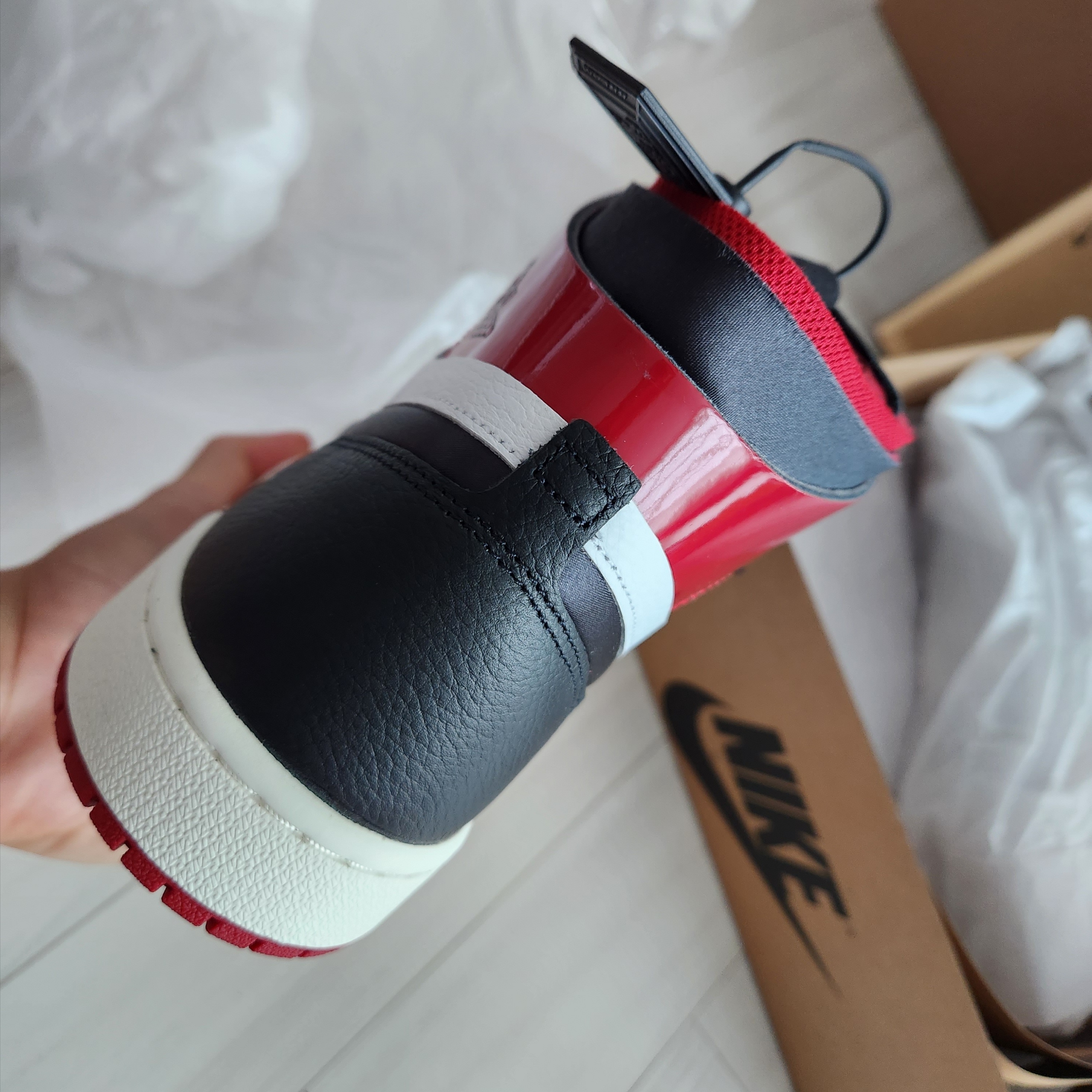 (W) Jordan 1 Zoom Air CMFT Gym Red Black 착용 스타일 - 3