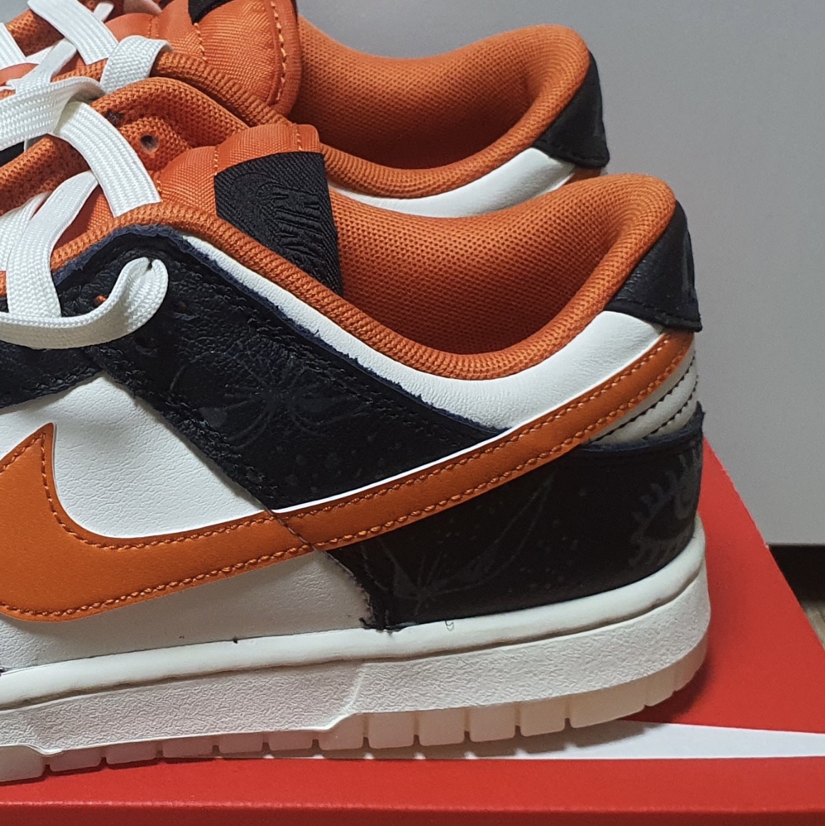 Nike Dunk Low Retro PRM Halloween 착용 스타일