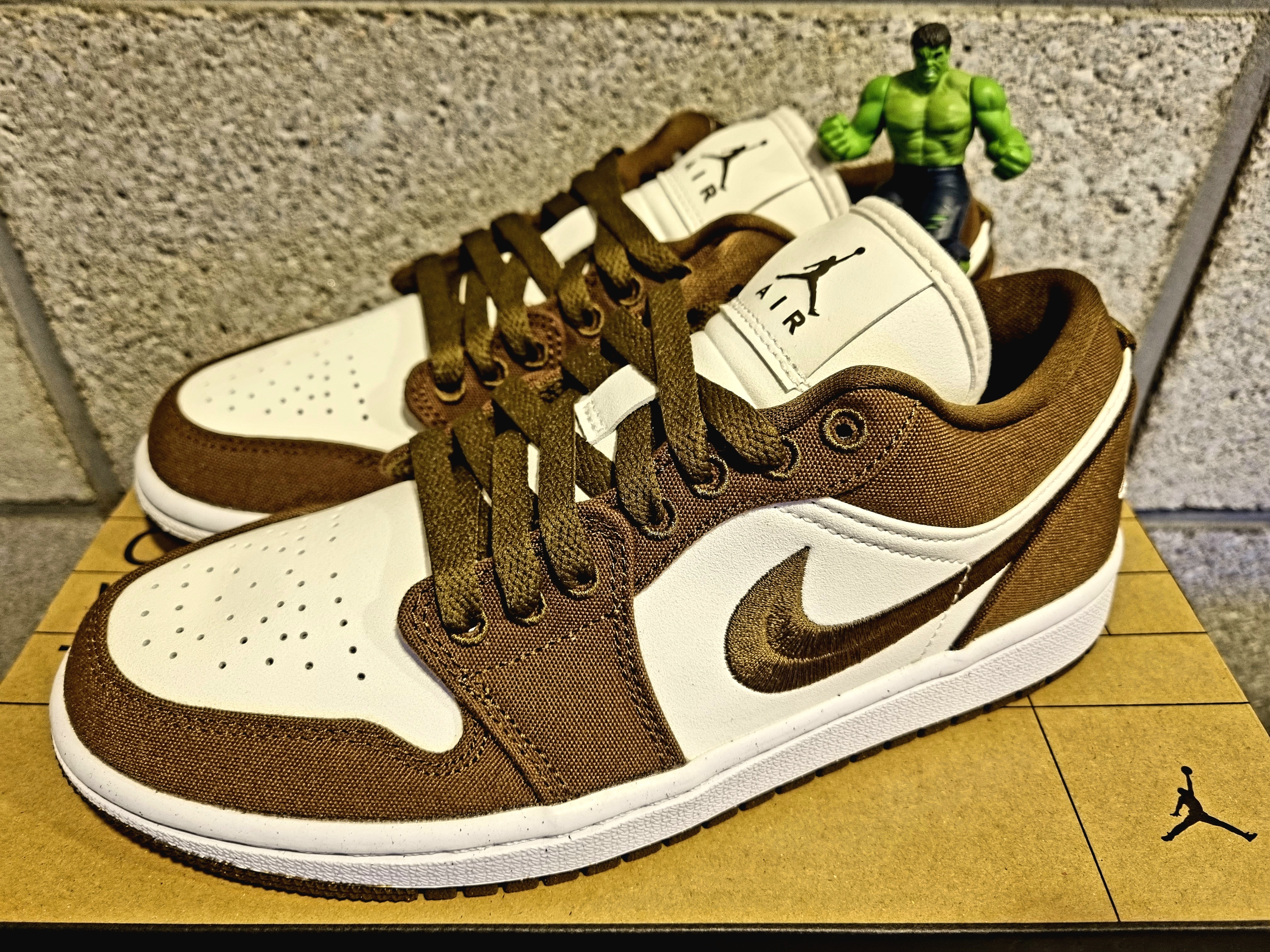(W) Jordan 1 Low SE Light Olive 착용 스타일 - 1