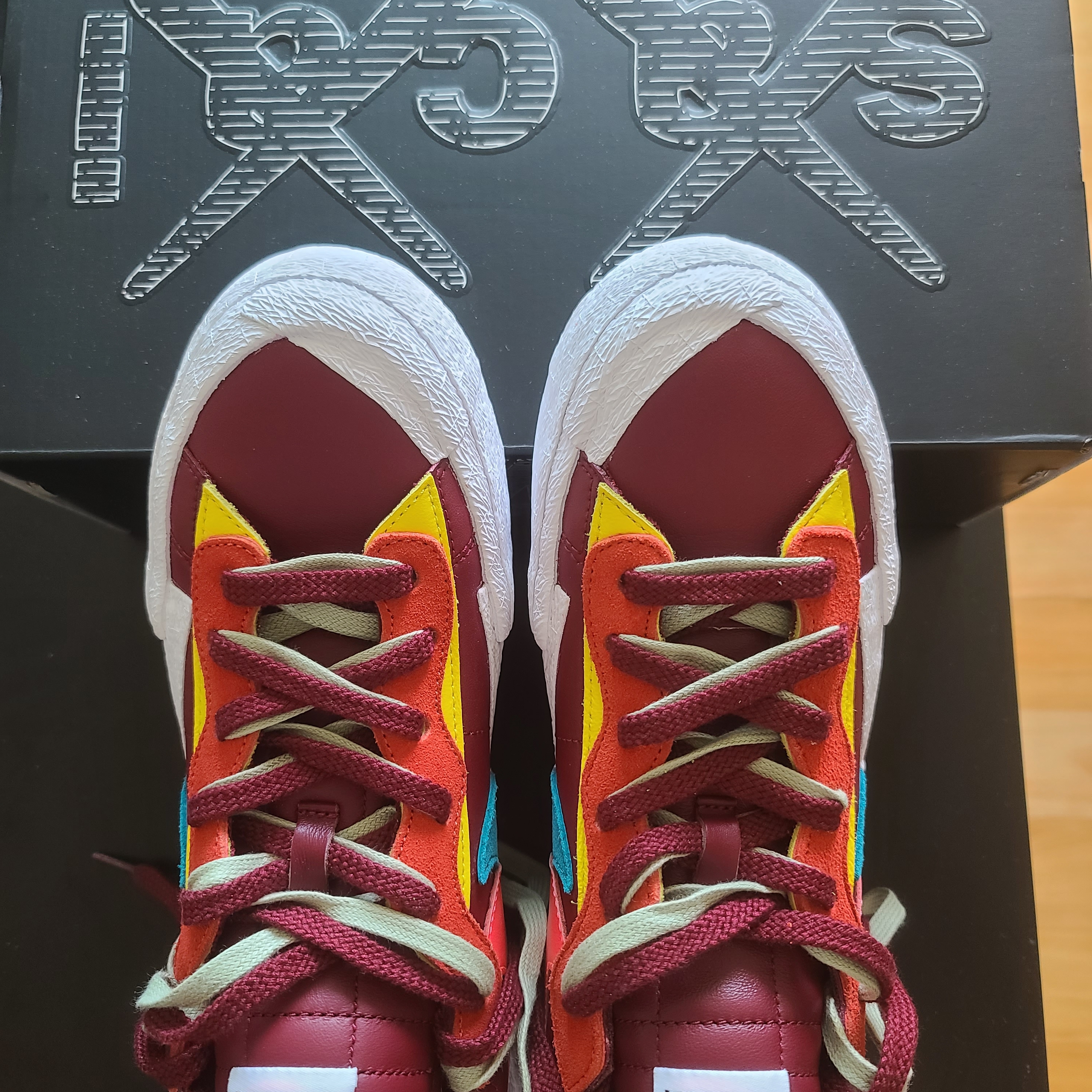 Nike x Sacai x Kaws Blazer Low Team Red 착용 스타일 - 1