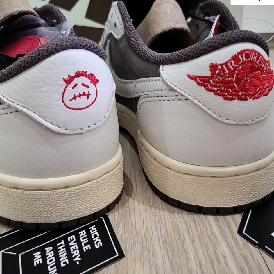 Jordan 1 x Travis Scott Retro Low OG SP Sail and Ridgerock 착용 스타일 - 4