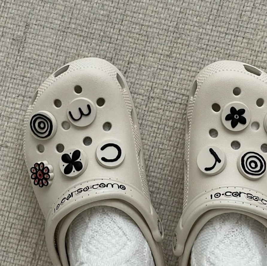 Crocs x 10 Corso Como Classic Clog Stucco 착용 스타일