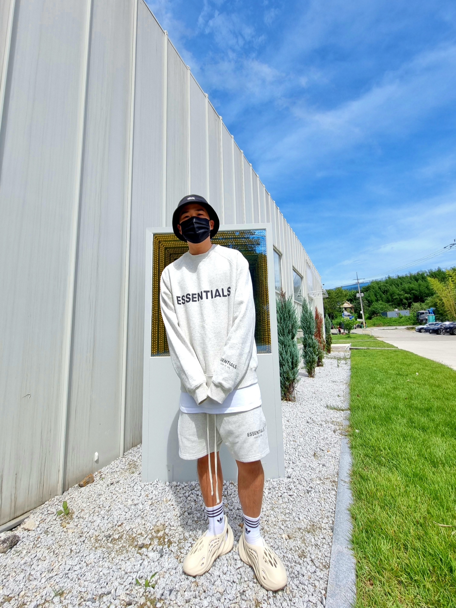 Adidas Yeezy Foam RNNR Sand, Essentials 3D Silicon Applique Crewneck Heather Oatmeal/Dark Heather Oatmeal - 20FW 착용 스타일