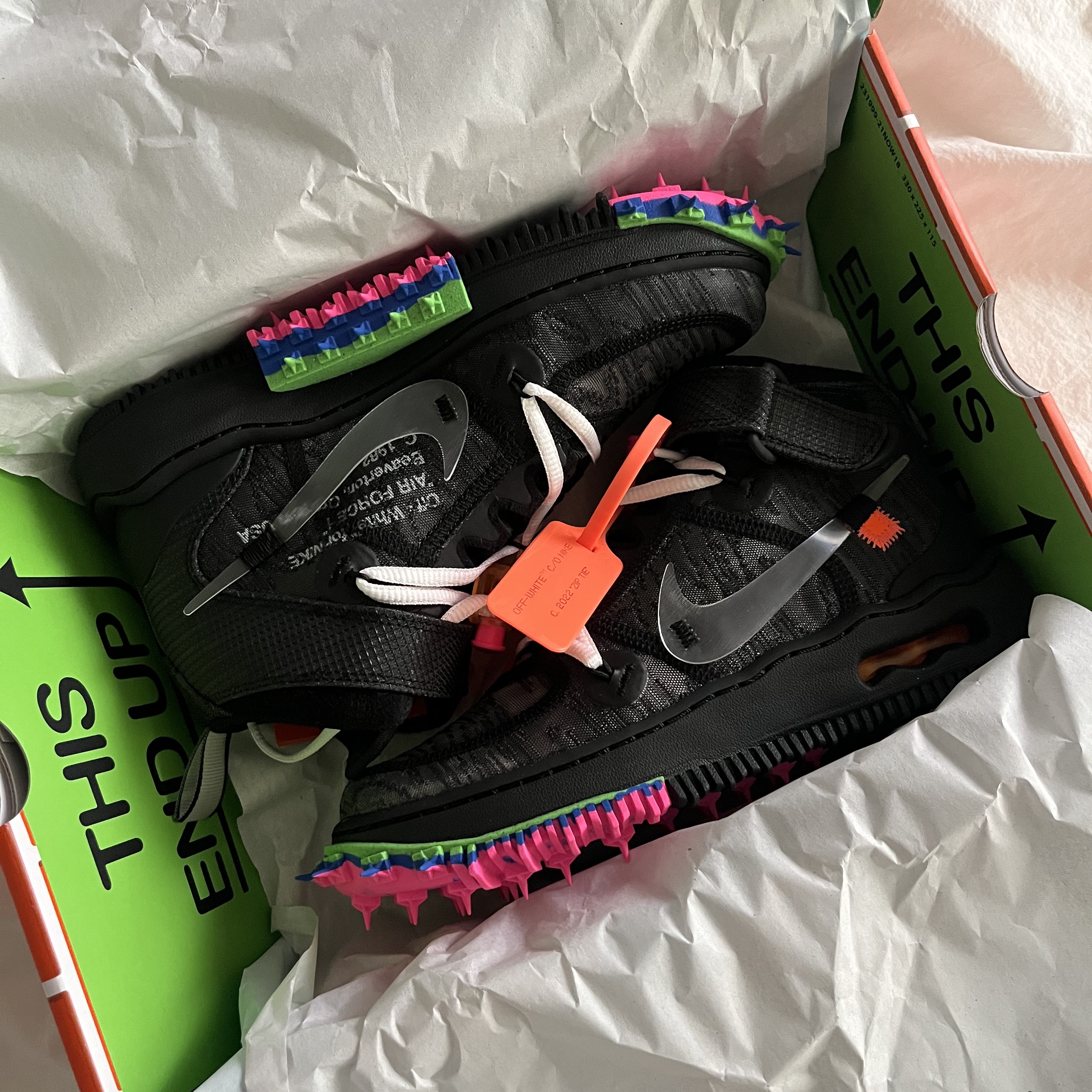 Nike x Off-White Air Force 1 Mid SP Black 착용 스타일 - 3