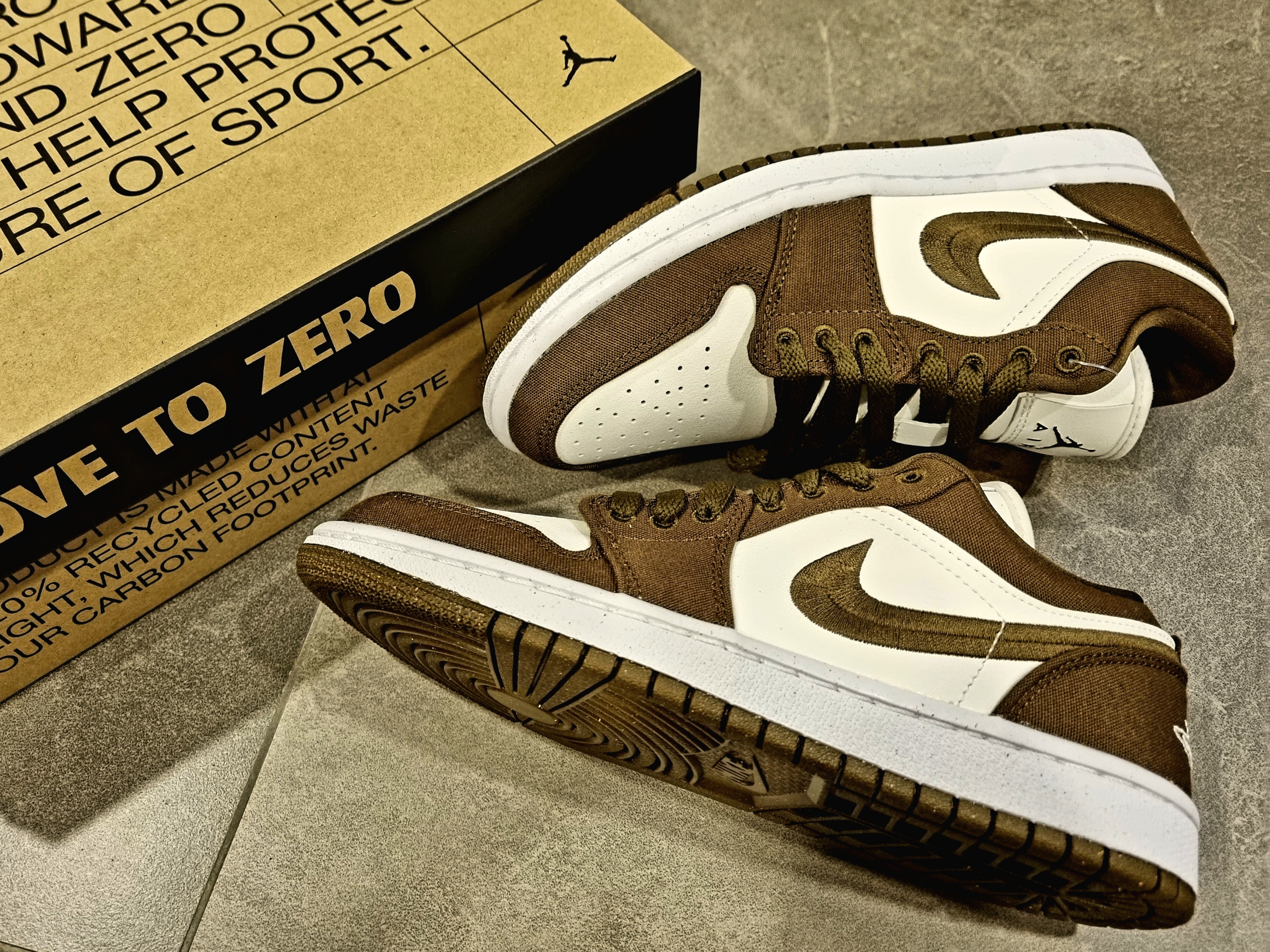 (W) Jordan 1 Low SE Light Olive 착용 스타일 - 3