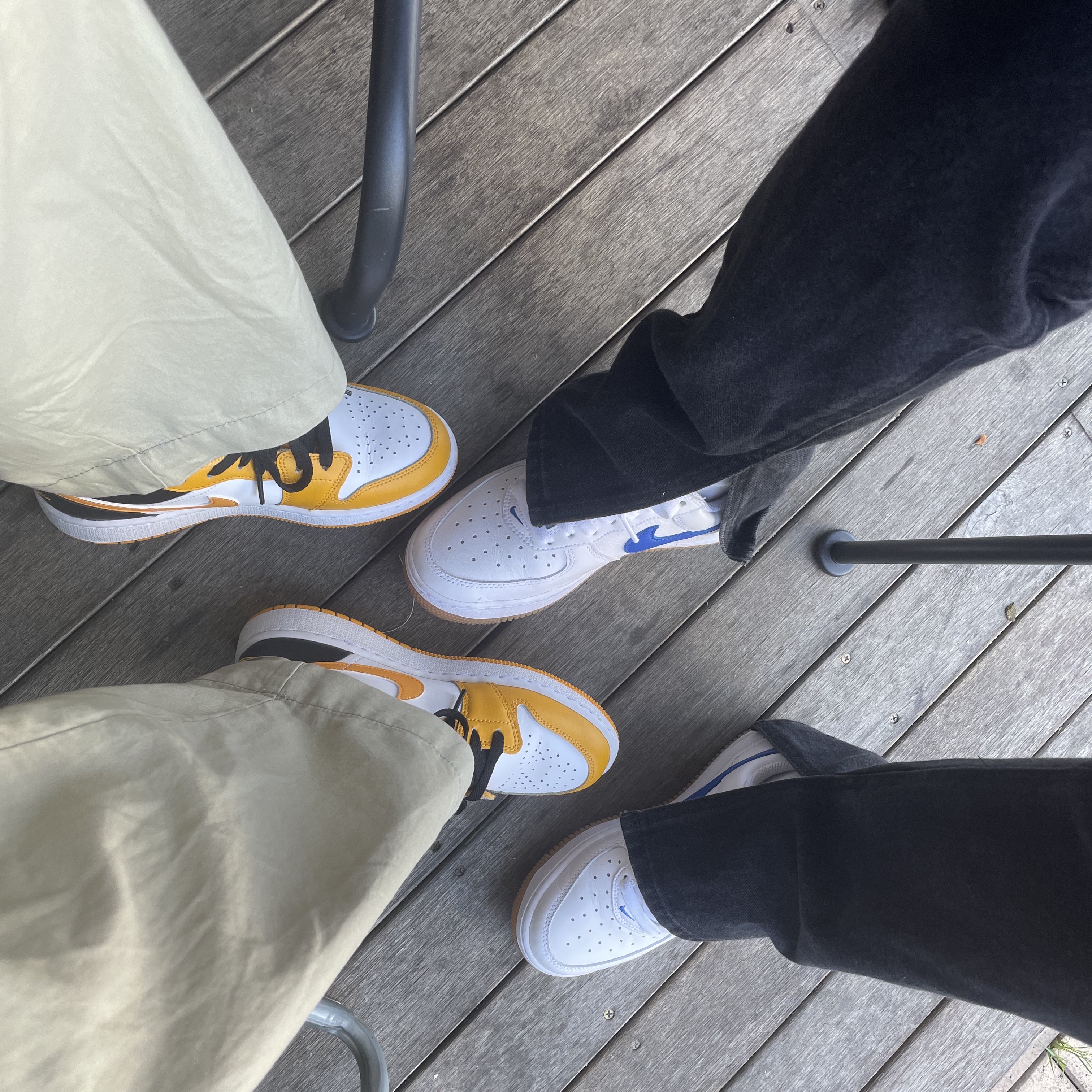 Nike Air Force 1 Low Retro Color of the Month Varsity Royal, (GS) Jordan 1 Low Taxi 착용 스타일