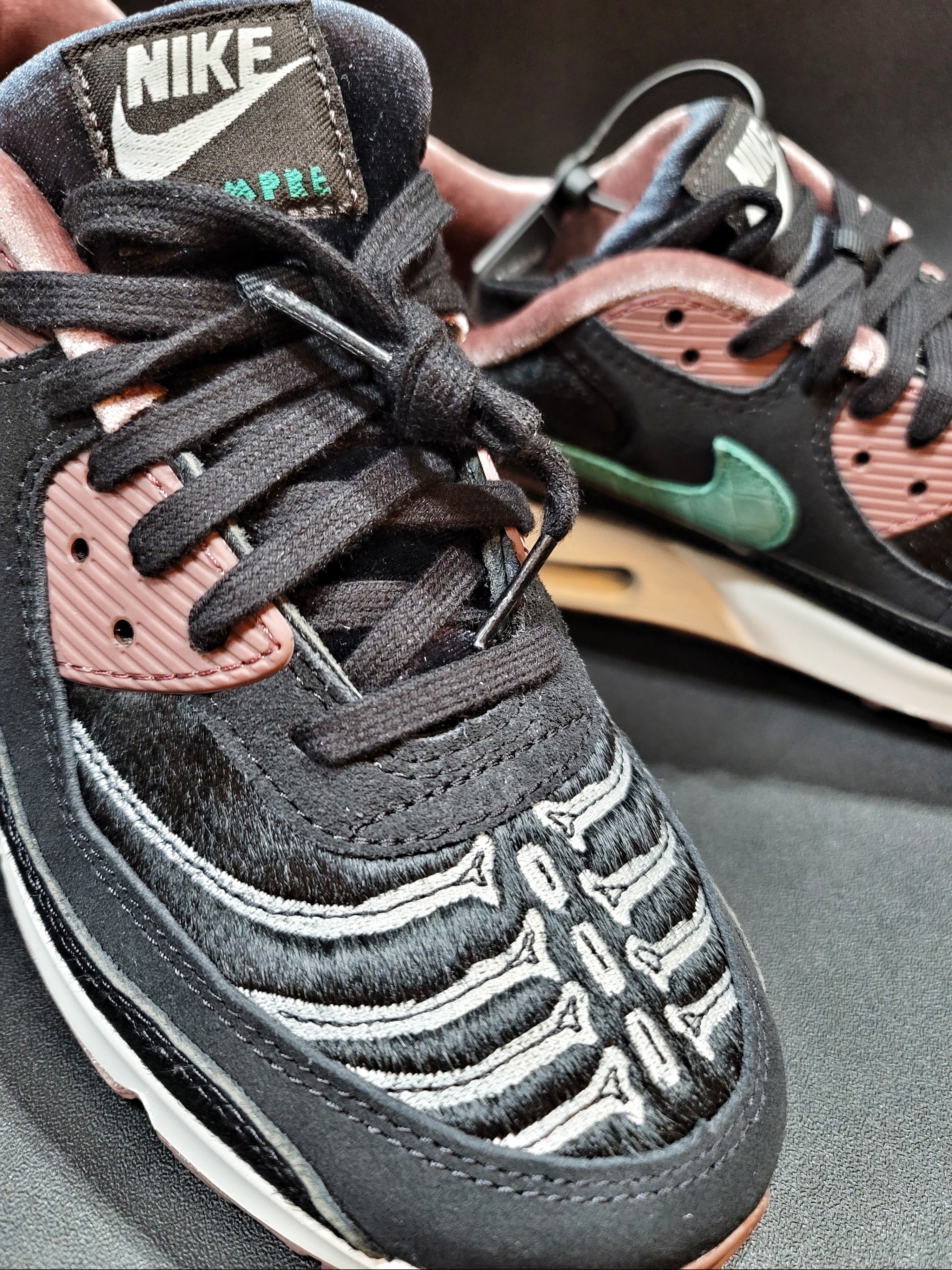 (W) Nike Air Max 90 SE Siempre Familia 착용 스타일 - 1
