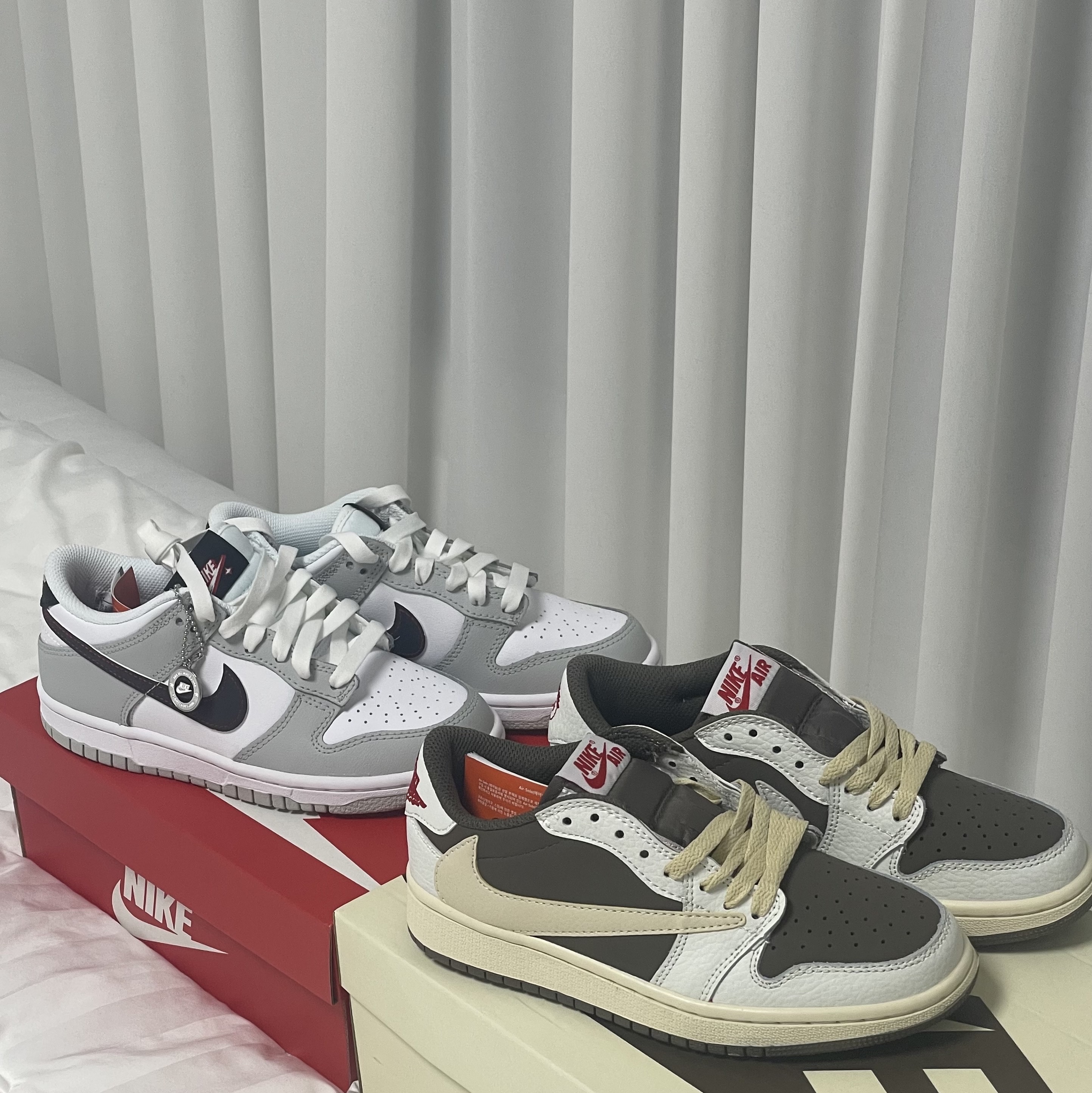 (GS) Nike Dunk Low SE Jackpot, Jordan 1 x Travis Scott Retro Low OG SP Sail and Ridgerock 착용 스타일