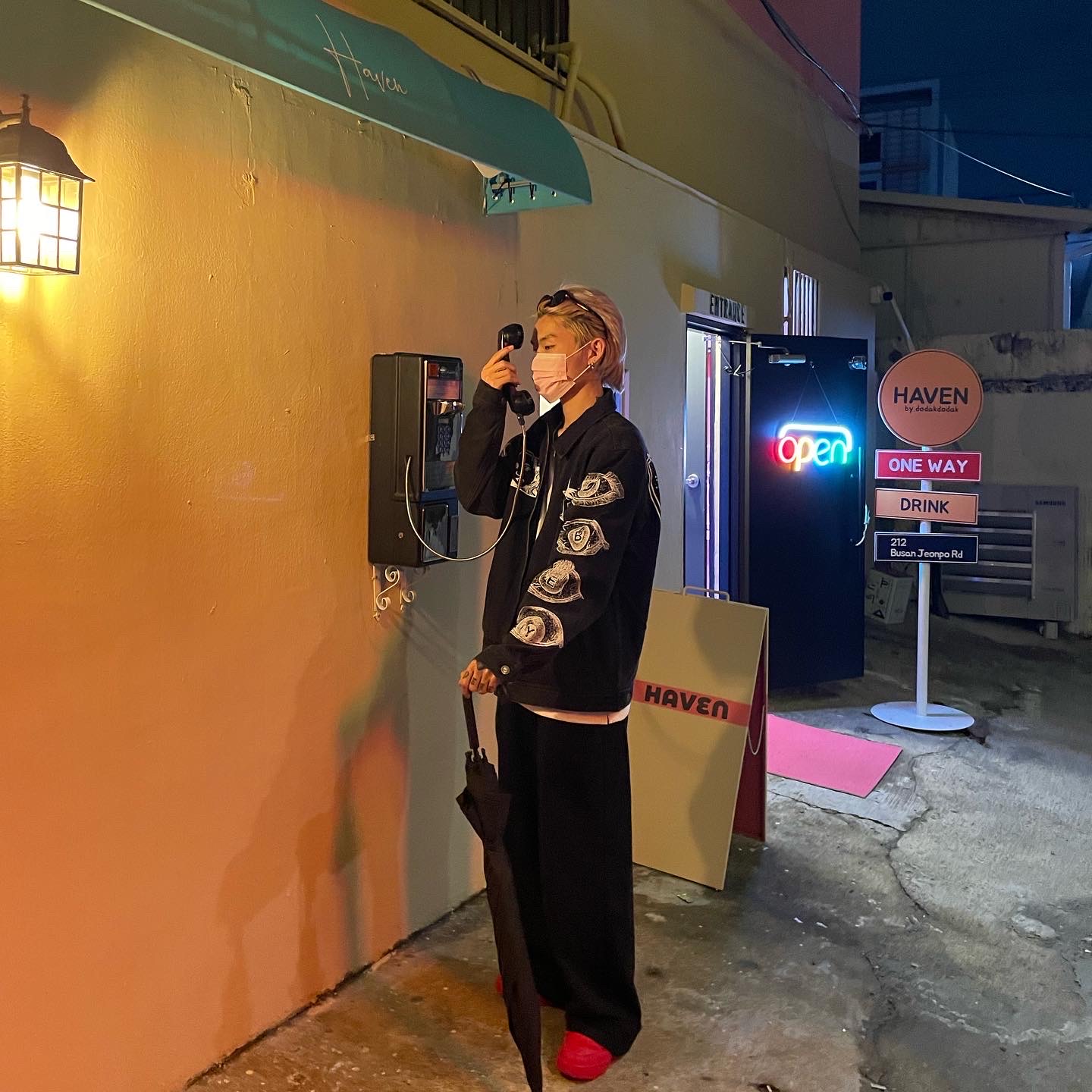 Nike Air Force 1 '07 LV8 Low 1 Triple Red 착용 스타일 - 2