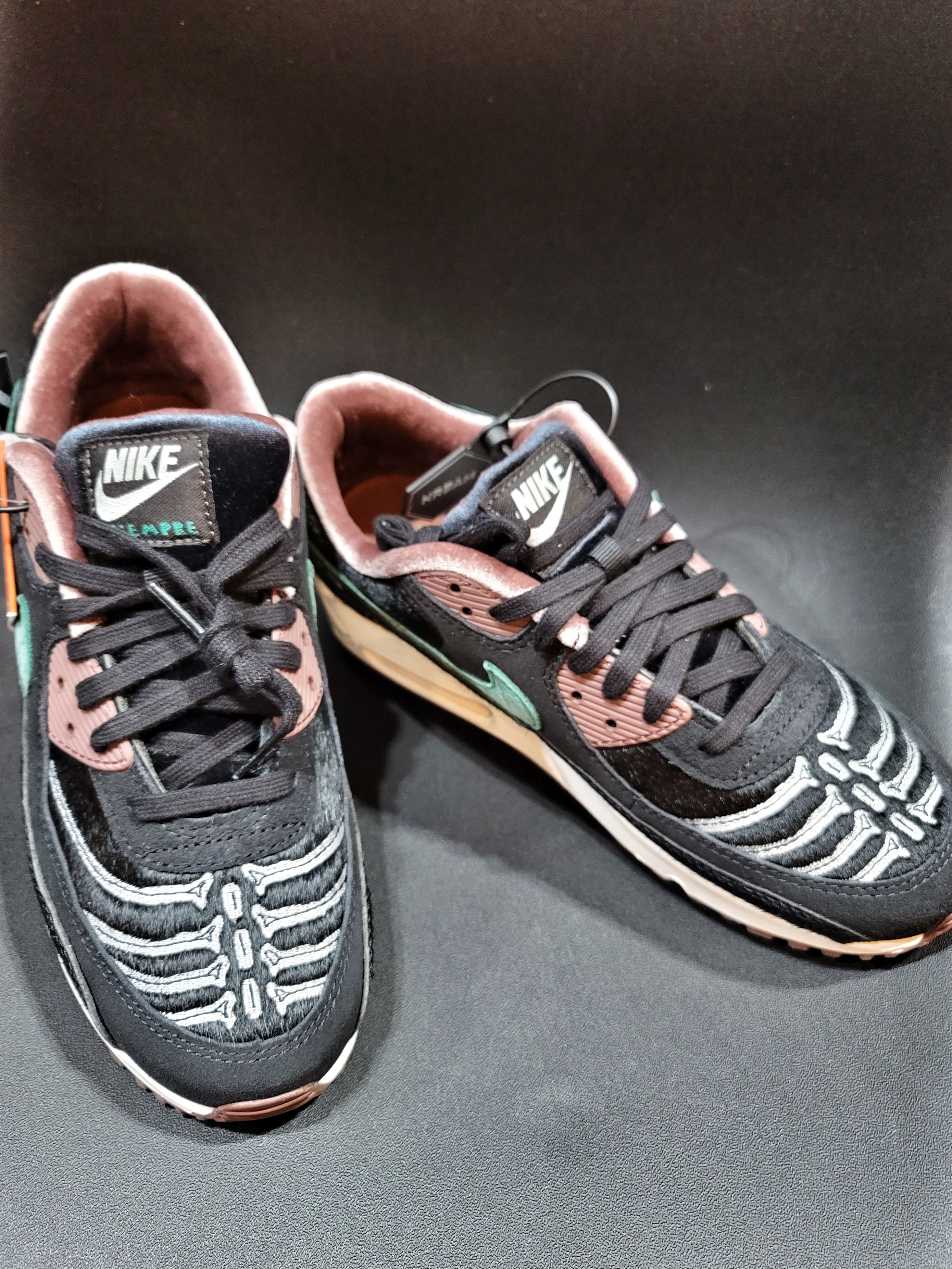 (W) Nike Air Max 90 SE Siempre Familia 착용 스타일 - 2