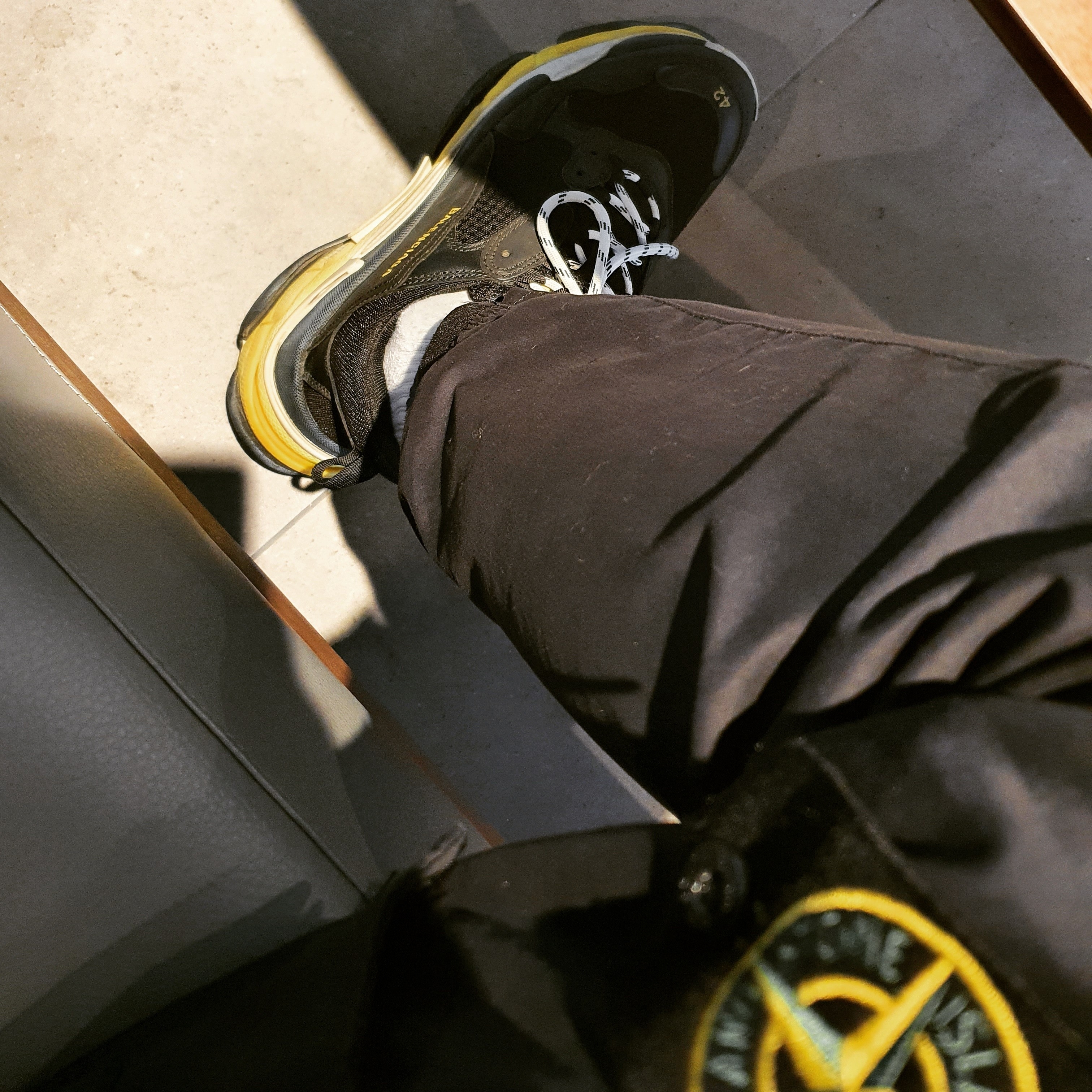 Balenciaga Triple S Black Yellow White 착용 스타일