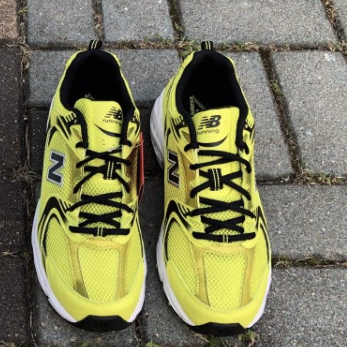 New Balance 530 Yellow 착용 스타일