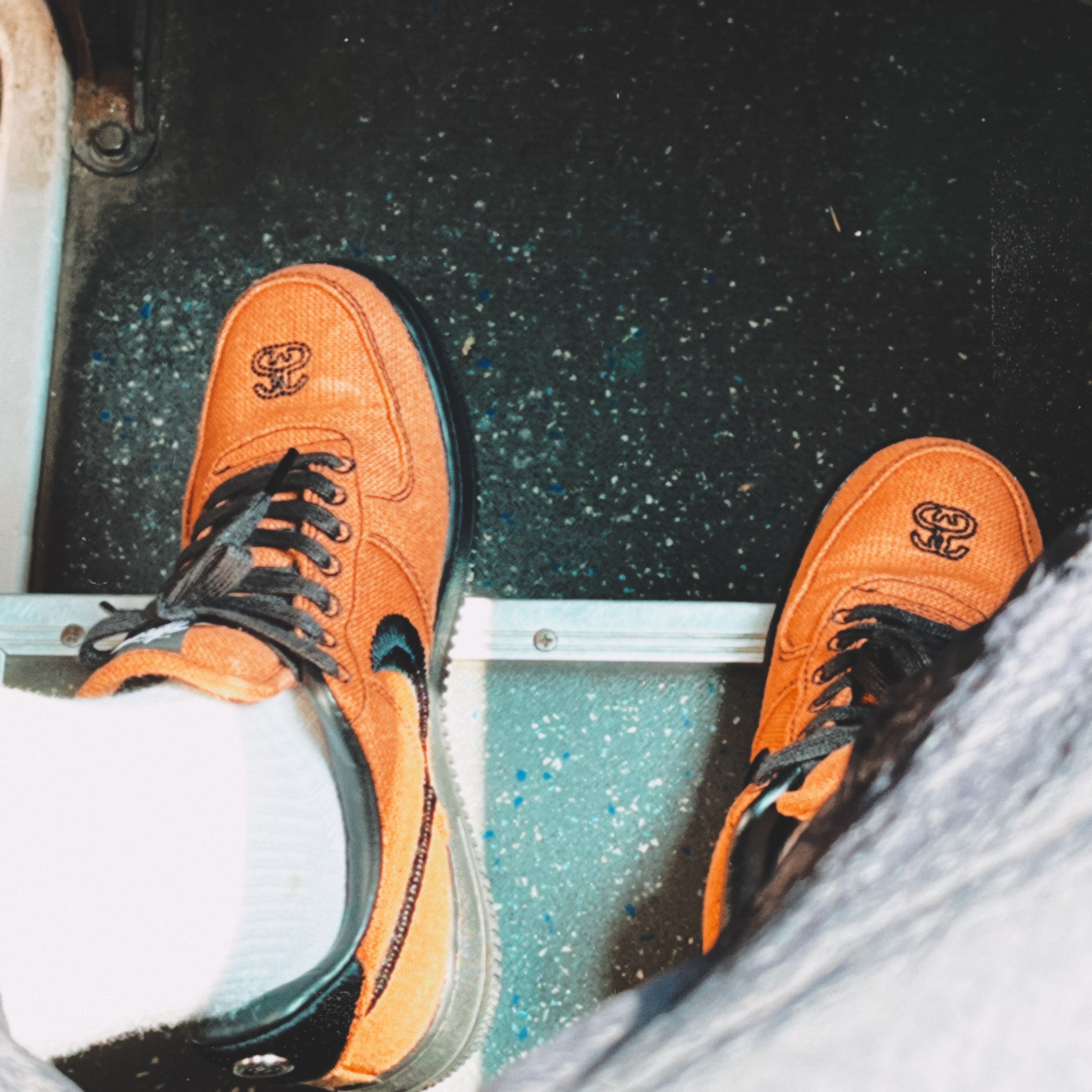 Nike x Stussy Air Force 1 Low Triple Black 착용 스타일