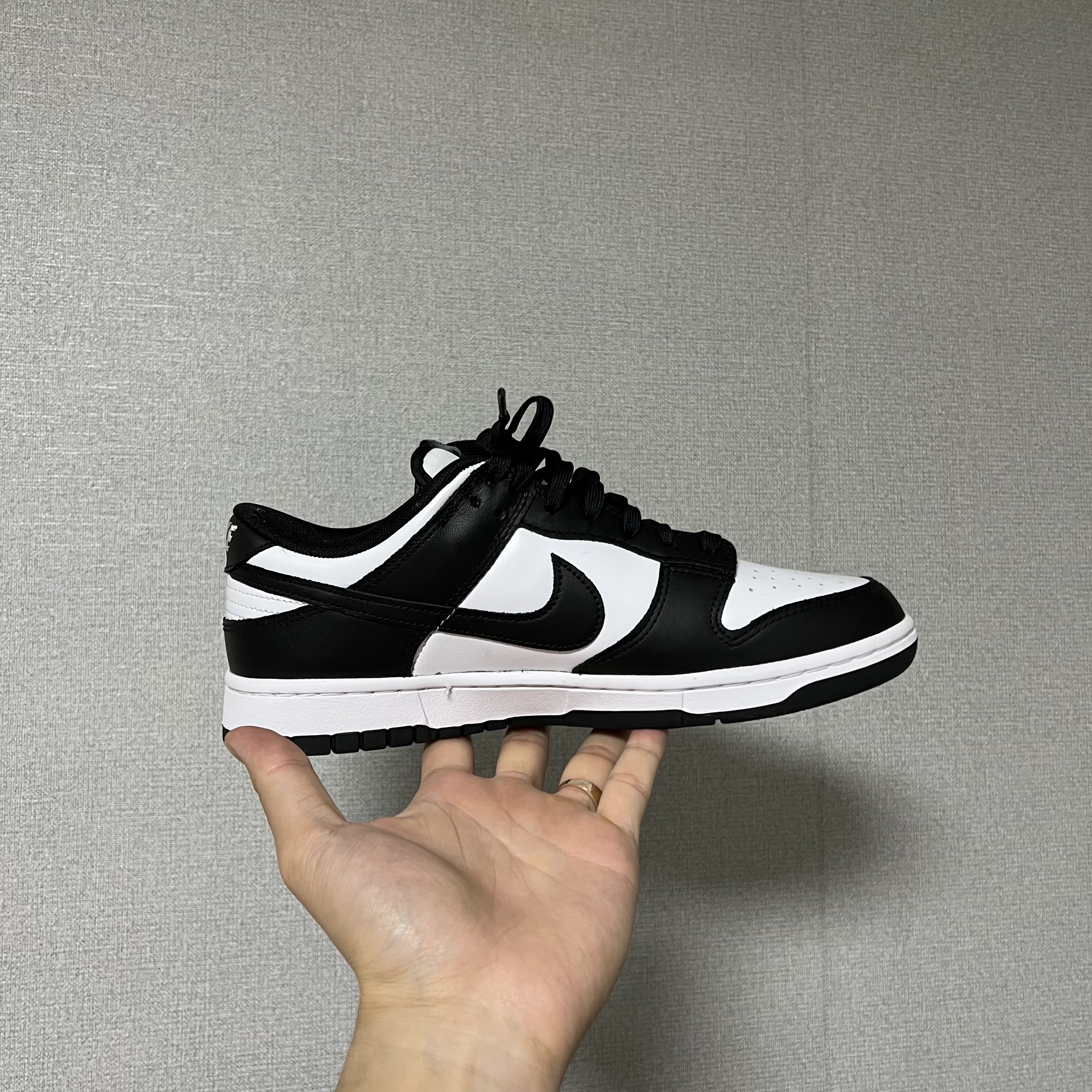 Nike Dunk Low Retro Black 착용 스타일 - 1