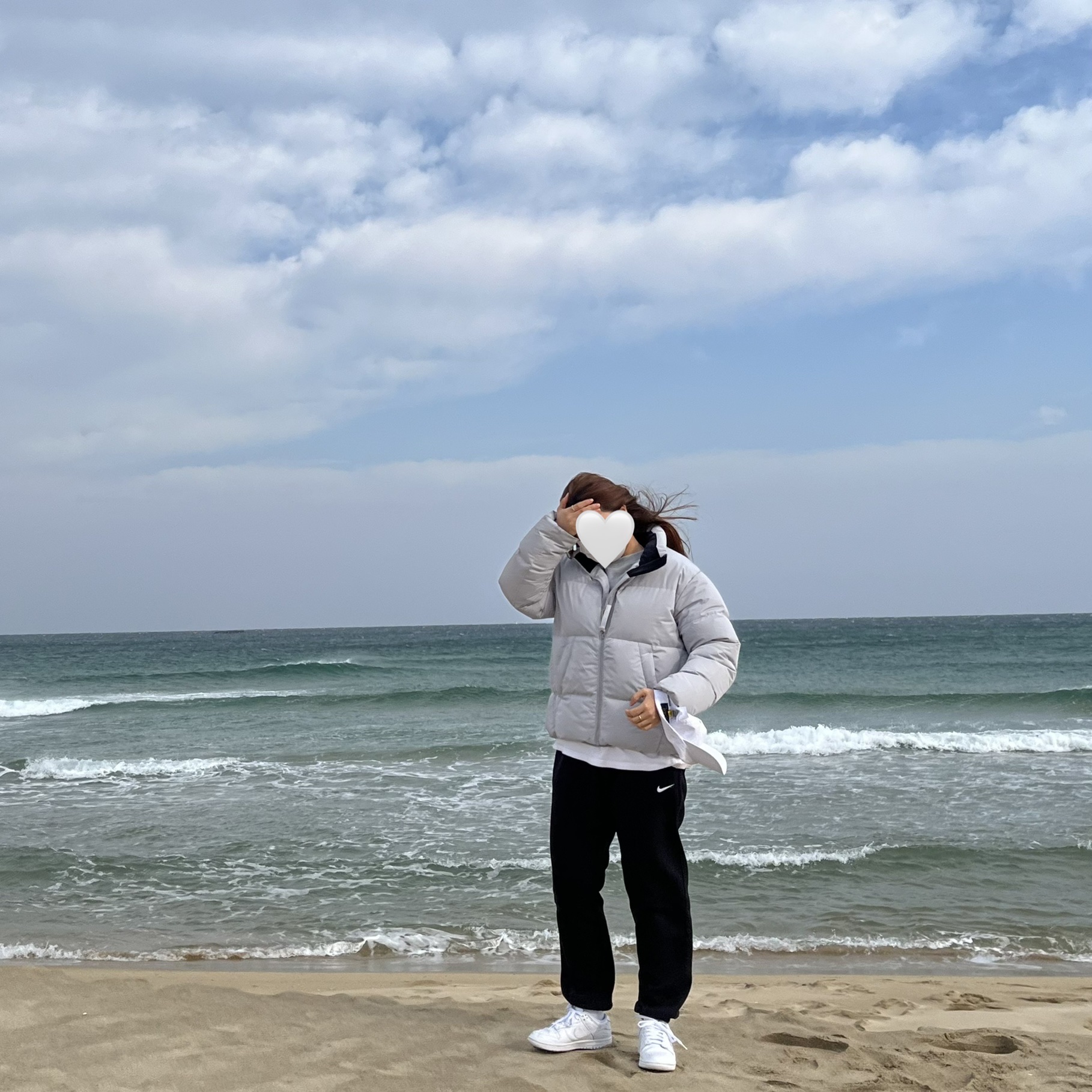 (W) Nike Dunk Low Triple White, (W) Nike NRG Solo Swoosh Fleece Pants Black White - Asia 착용 스타일 - 2