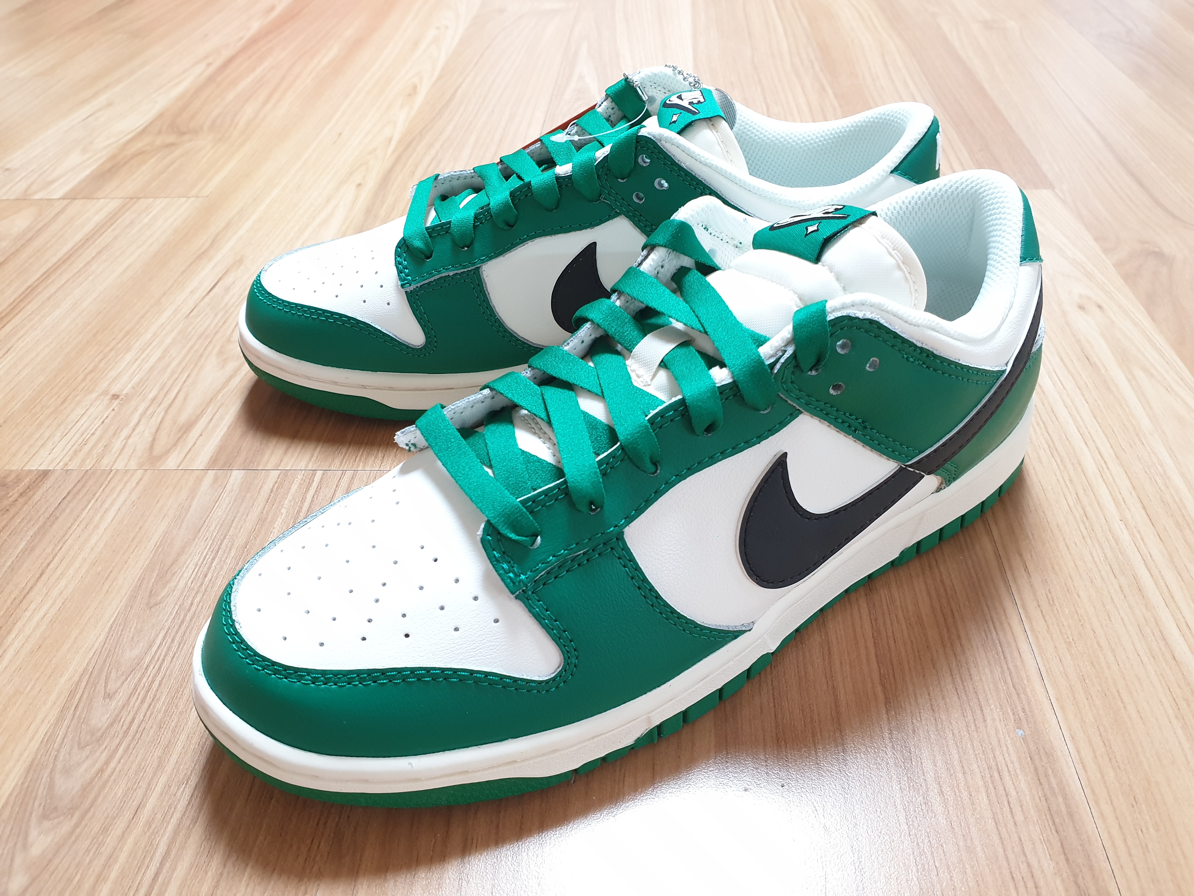 Nike Dunk Low Retro SE Jackpot Malachite 착용 스타일 - 3